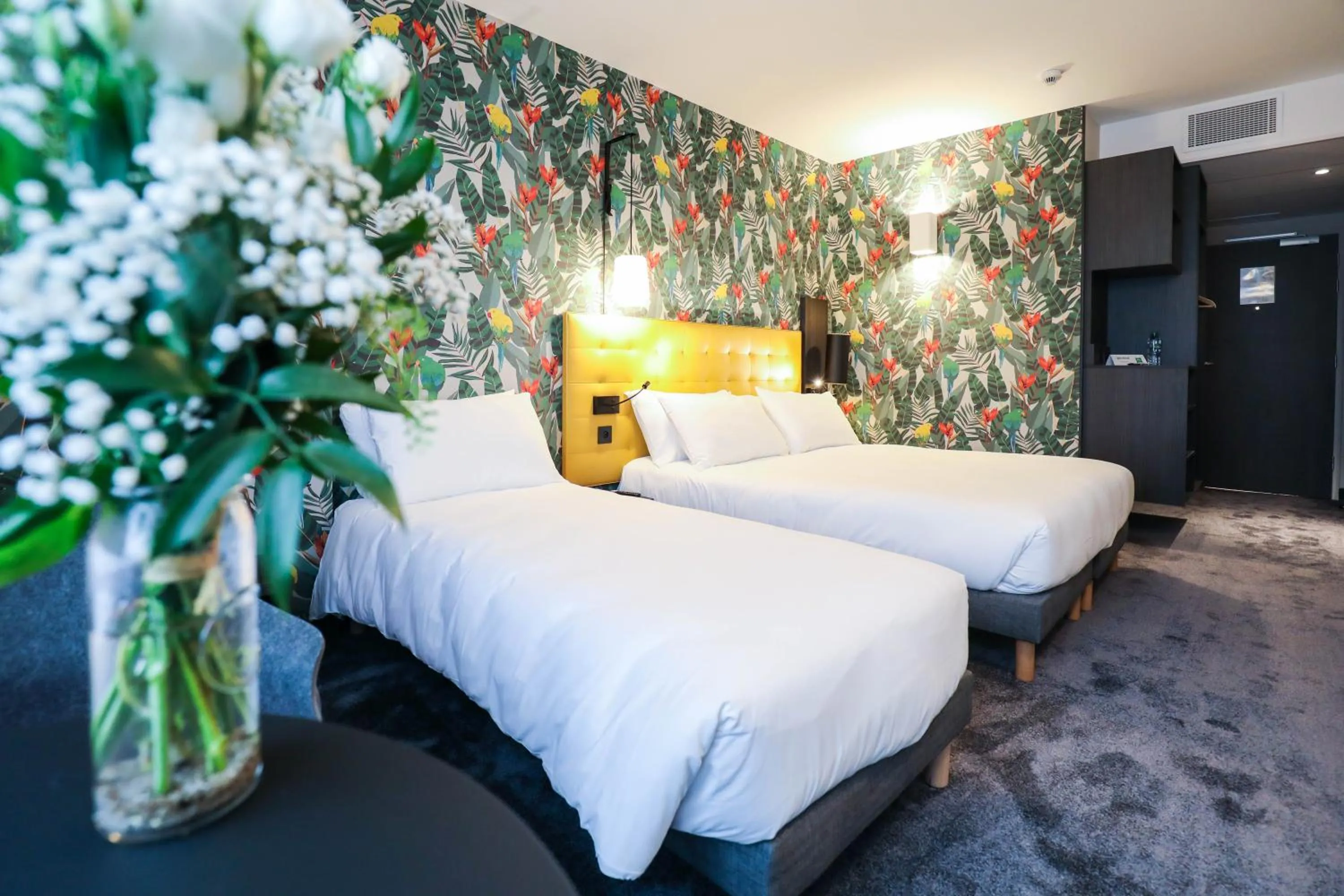 Bed in ibis Styles Puteaux Paris La Defense