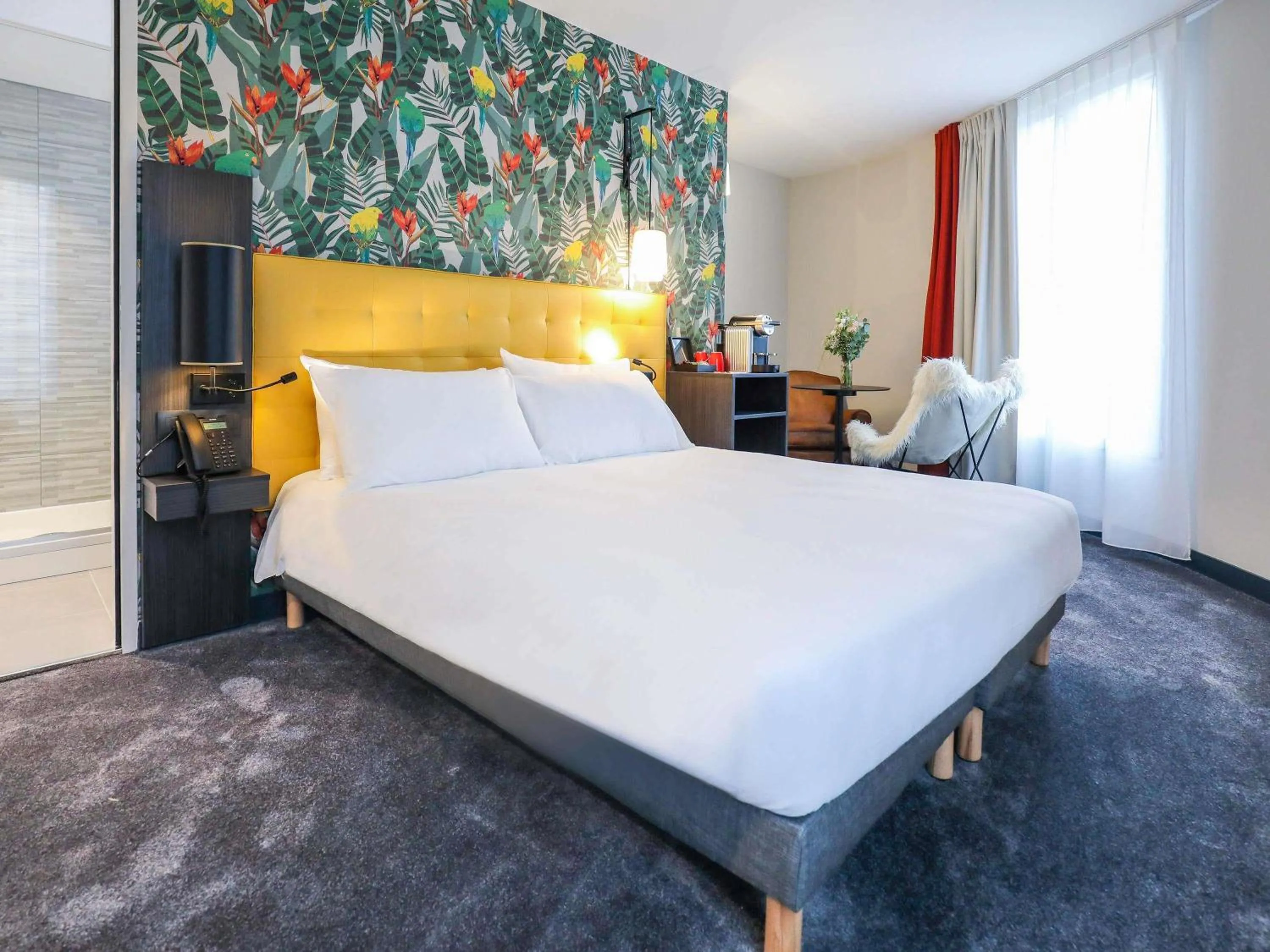 Property building, Bed in ibis Styles Puteaux Paris La Defense