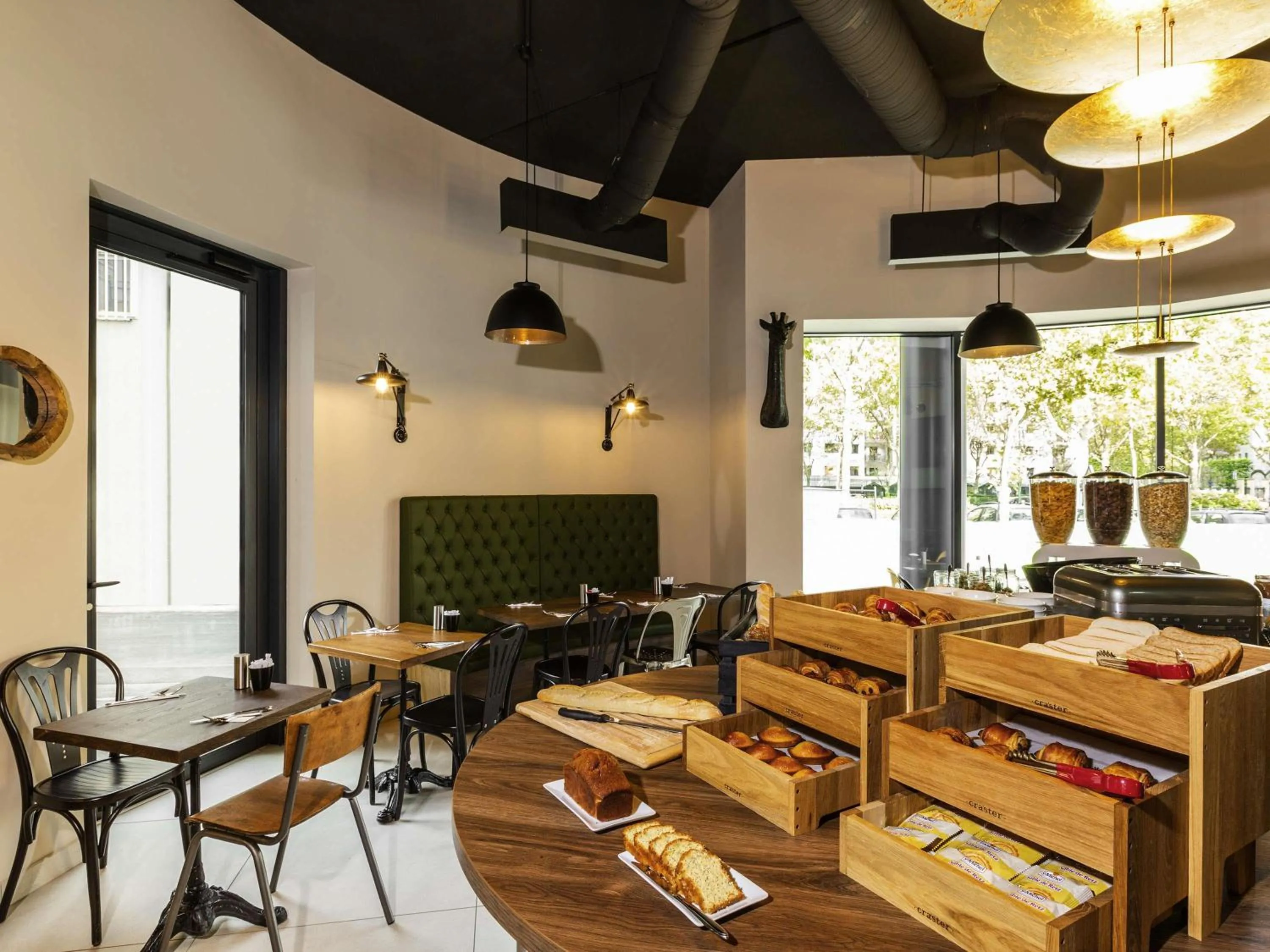 Breakfast in ibis Styles Puteaux Paris La Defense