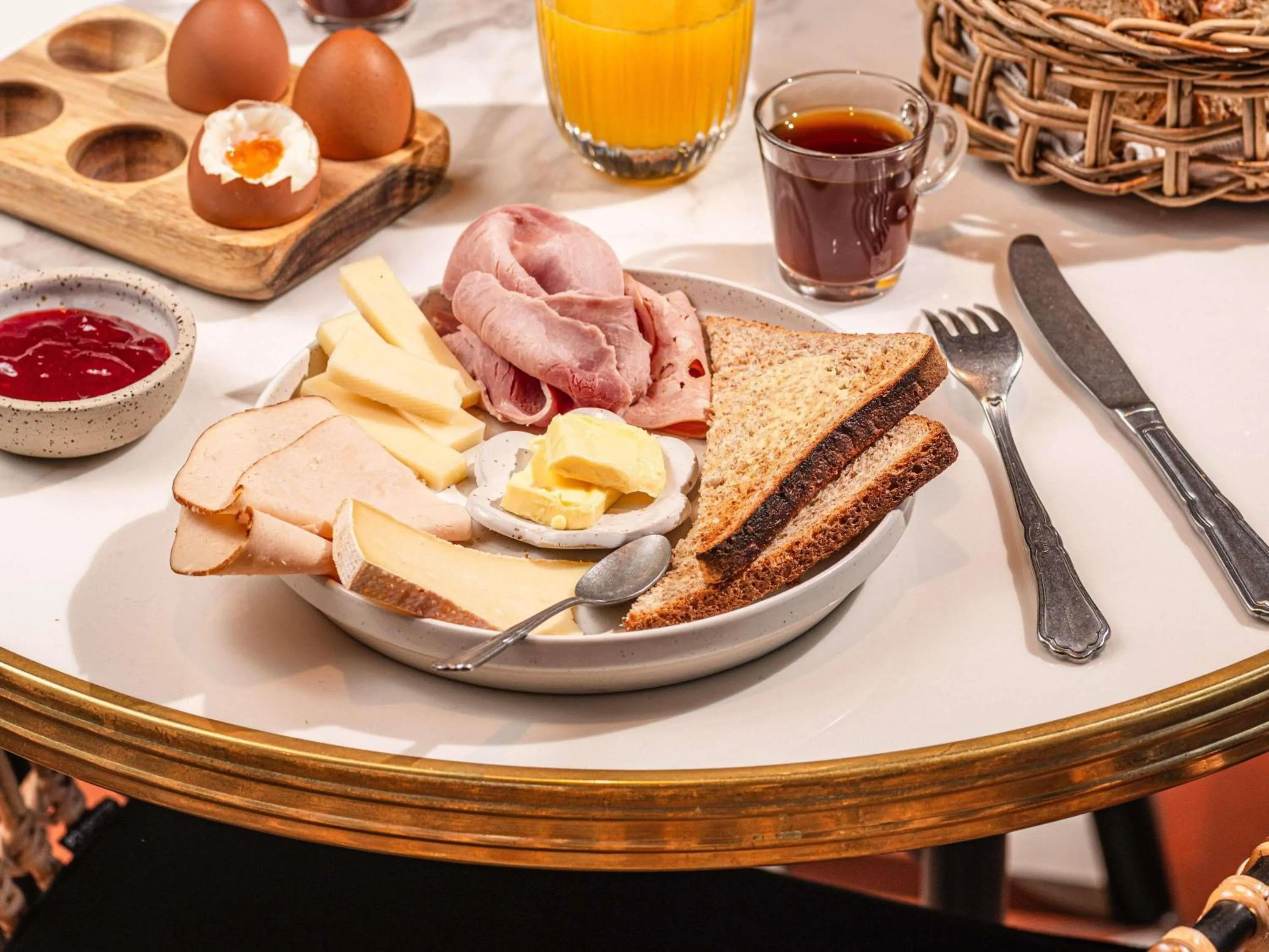 Breakfast in ibis Styles Puteaux Paris La Defense