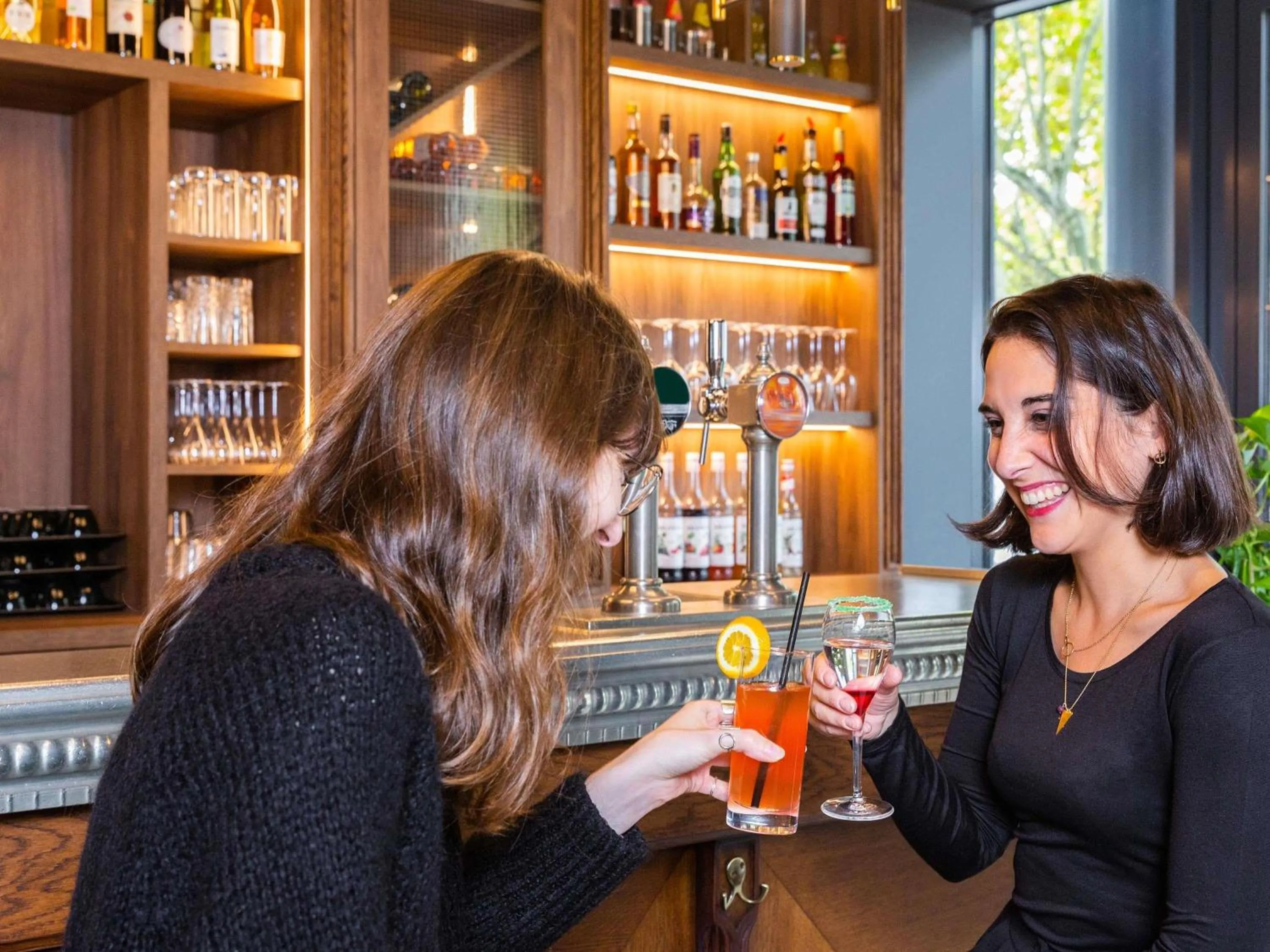 Lounge or bar in ibis Styles Puteaux Paris La Defense