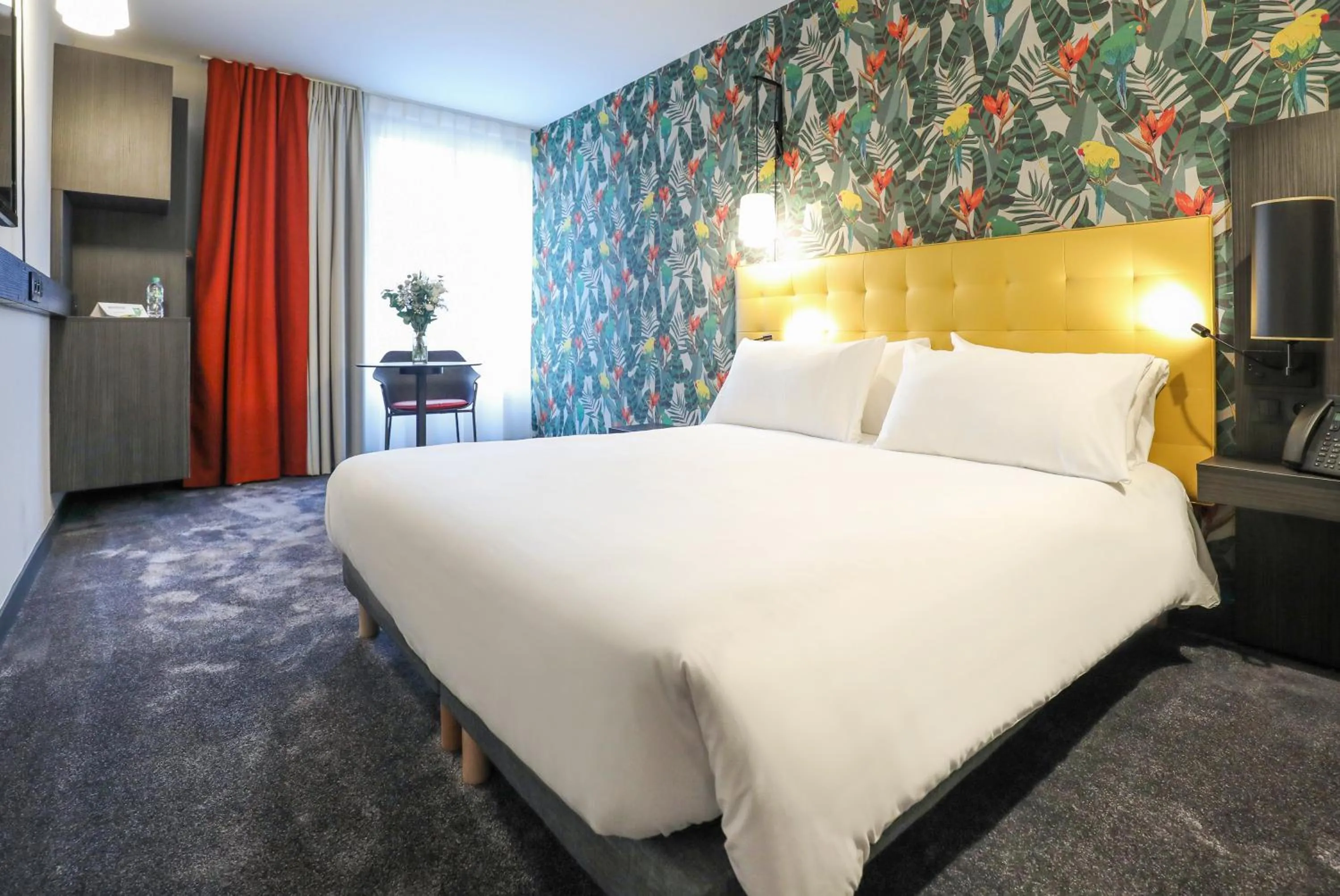 Bedroom, Bed in ibis Styles Puteaux Paris La Defense