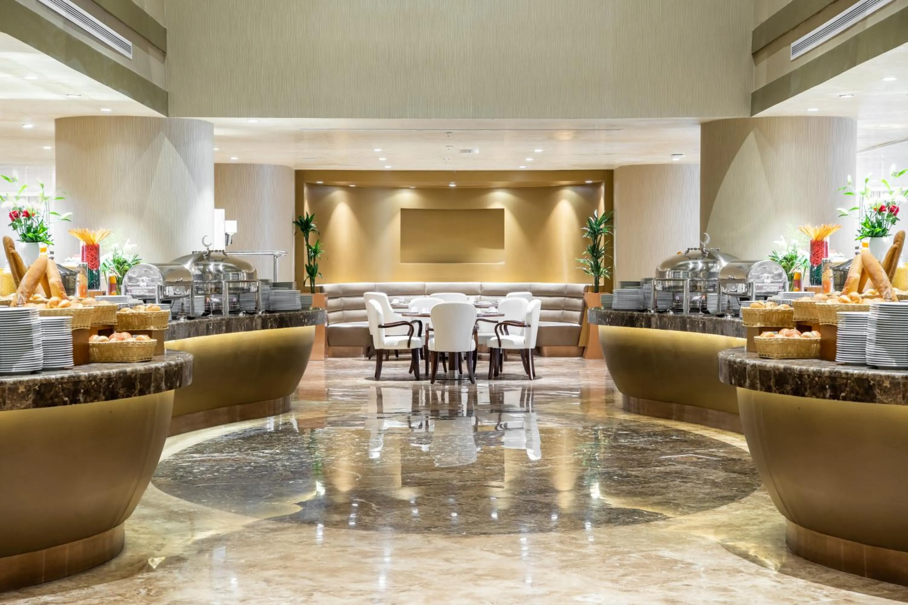 Restaurant/places to eat in Copthorne Makkah Al Naseem