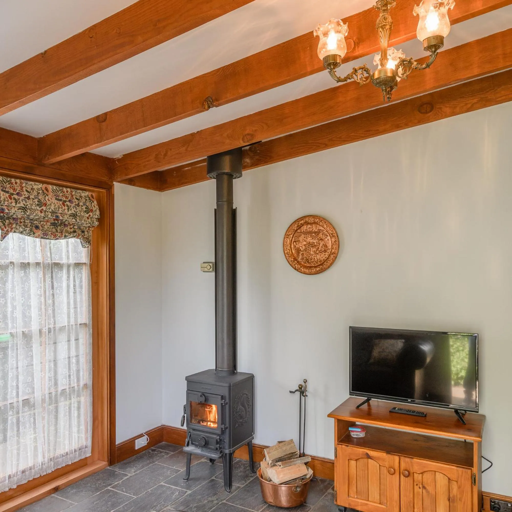 BRIDGE COTTAGES Sargeants & Armoury Cottages 1823 - HISTORY & CHARM