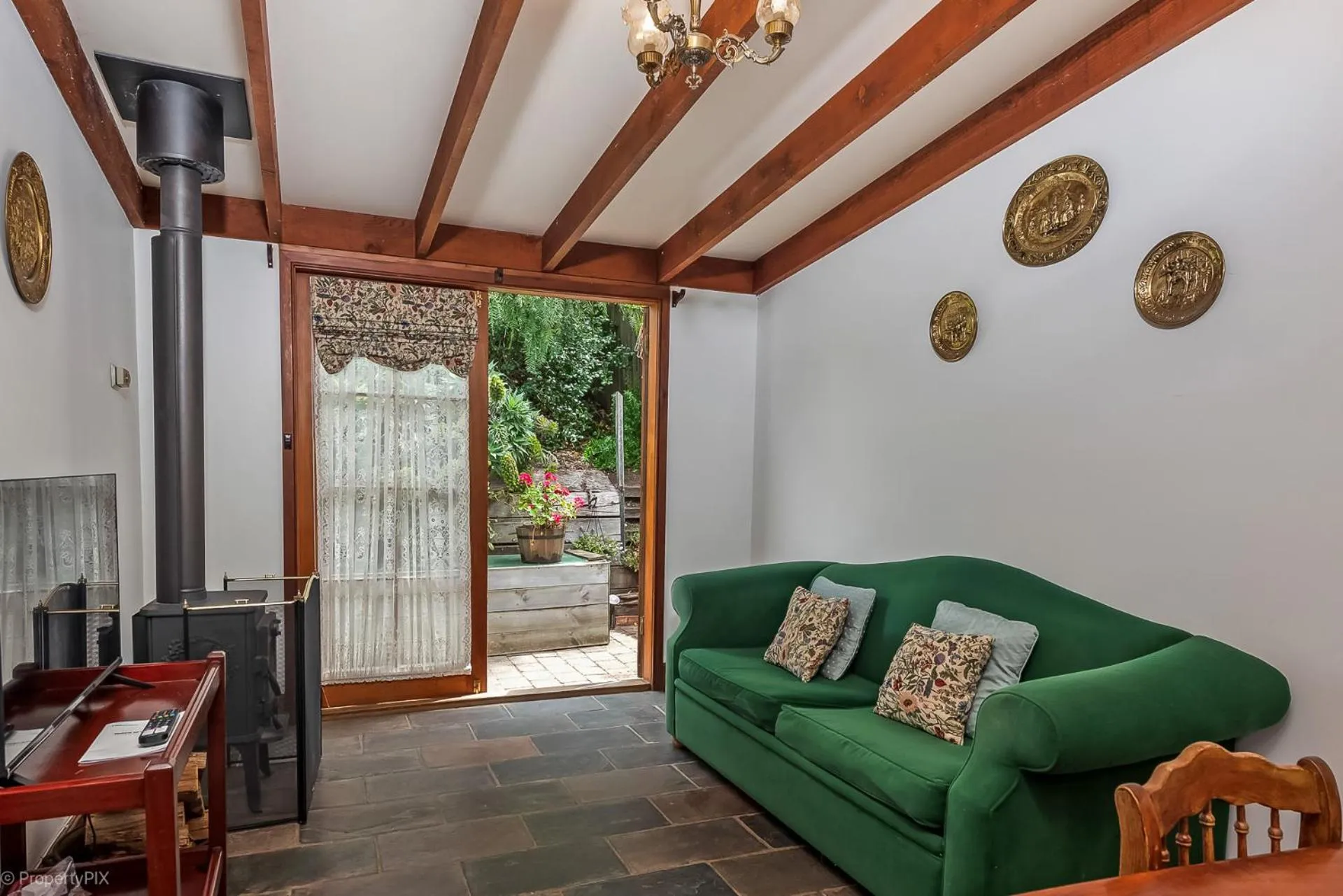 BRIDGE COTTAGES Sargeants & Armoury Cottages 1823 - HISTORY & CHARM