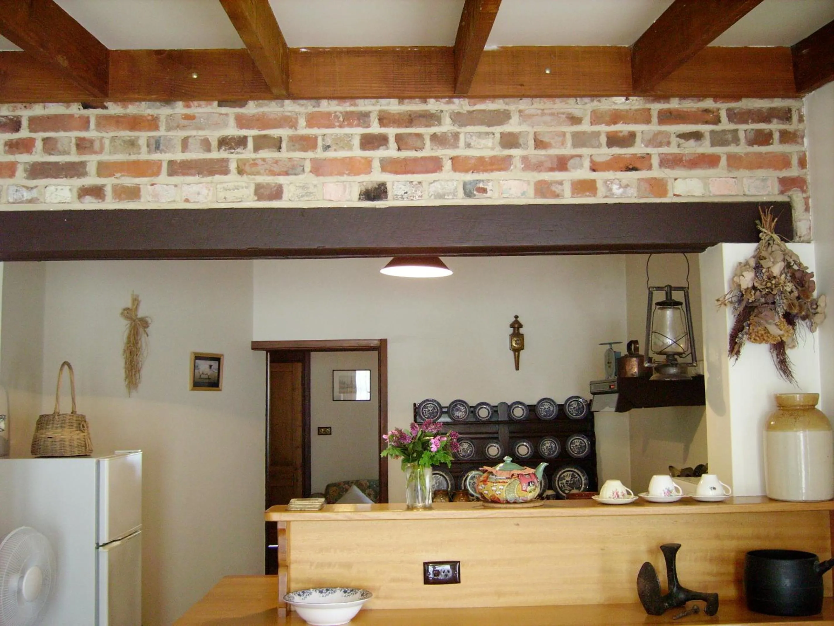 Kitchen or kitchenette in BRIDGE COTTAGES Sargeants & Armoury Cottages 1823 - HISTORY & CHARM
