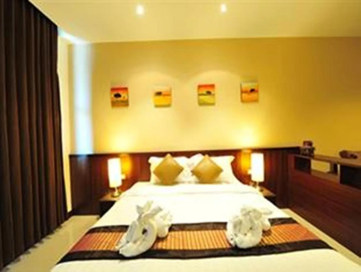 Bed in Green World Palace Hotel