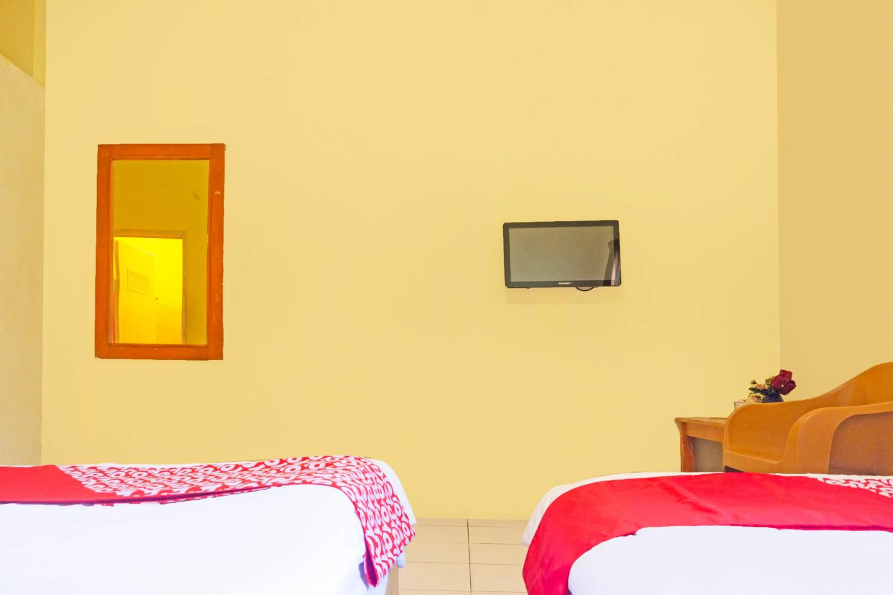 Photo of the whole room, Bed in Hotel O Bandar Lampung Near Teropong Kota Bukit Cindy Formerly Divka Residence