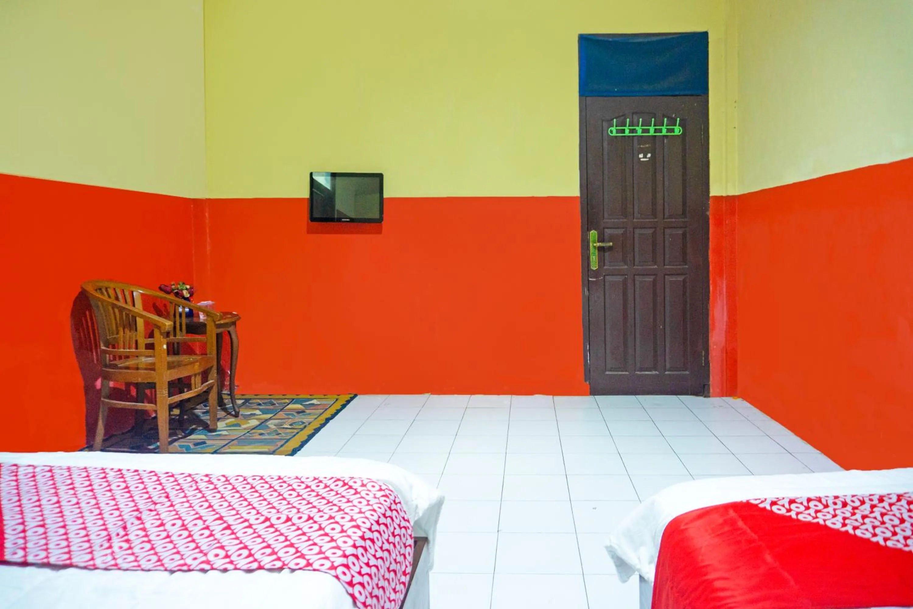 Photo of the whole room, Bed in Hotel O Bandar Lampung Near Teropong Kota Bukit Cindy Formerly Divka Residence