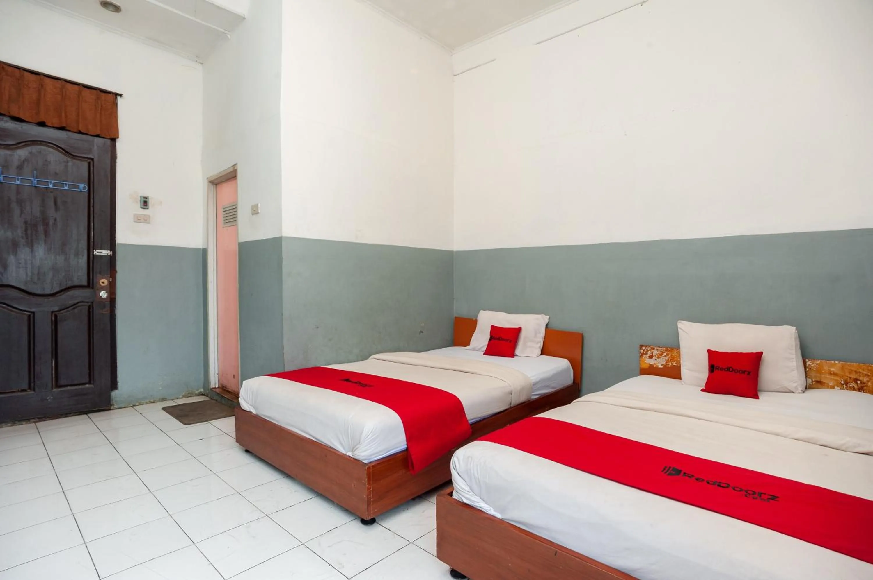 Bed in RedDoorz Syariah at Antasari Lampung 3