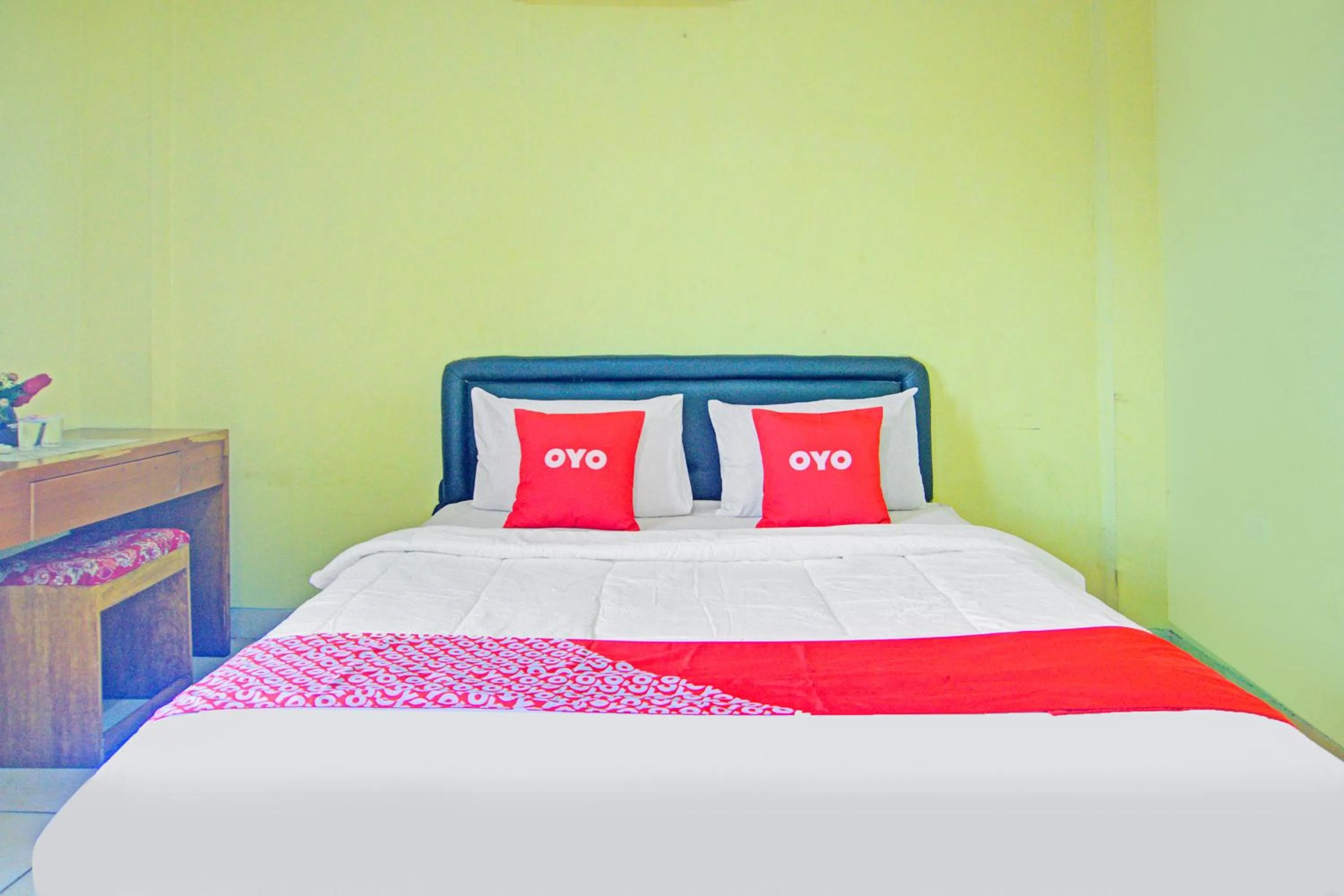 Photo of the whole room, Bed in Hotel O Bandar Lampung Near Teropong Kota Bukit Cindy Formerly Divka Residence