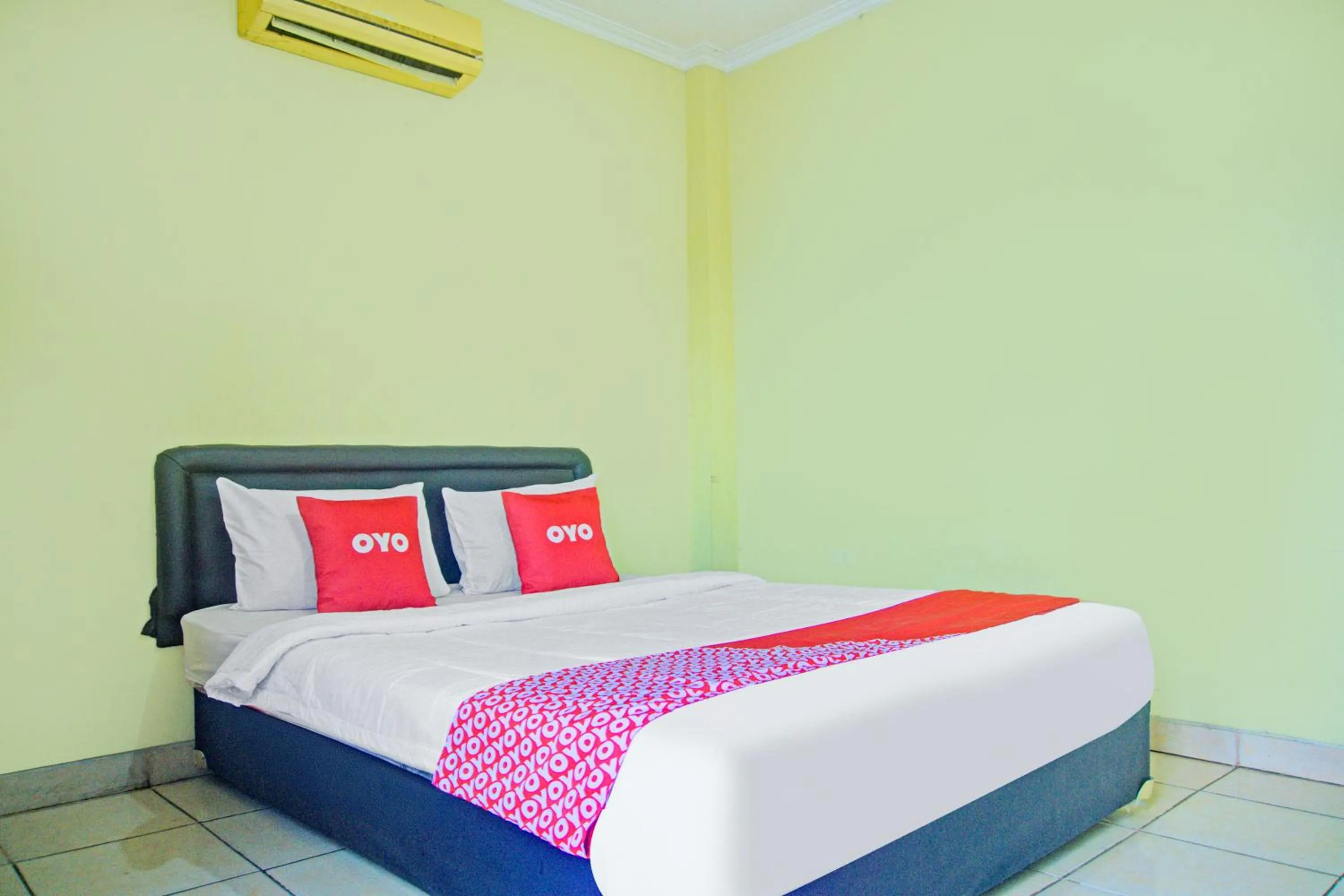 Photo of the whole room, Bed in Hotel O Bandar Lampung Near Teropong Kota Bukit Cindy Formerly Divka Residence