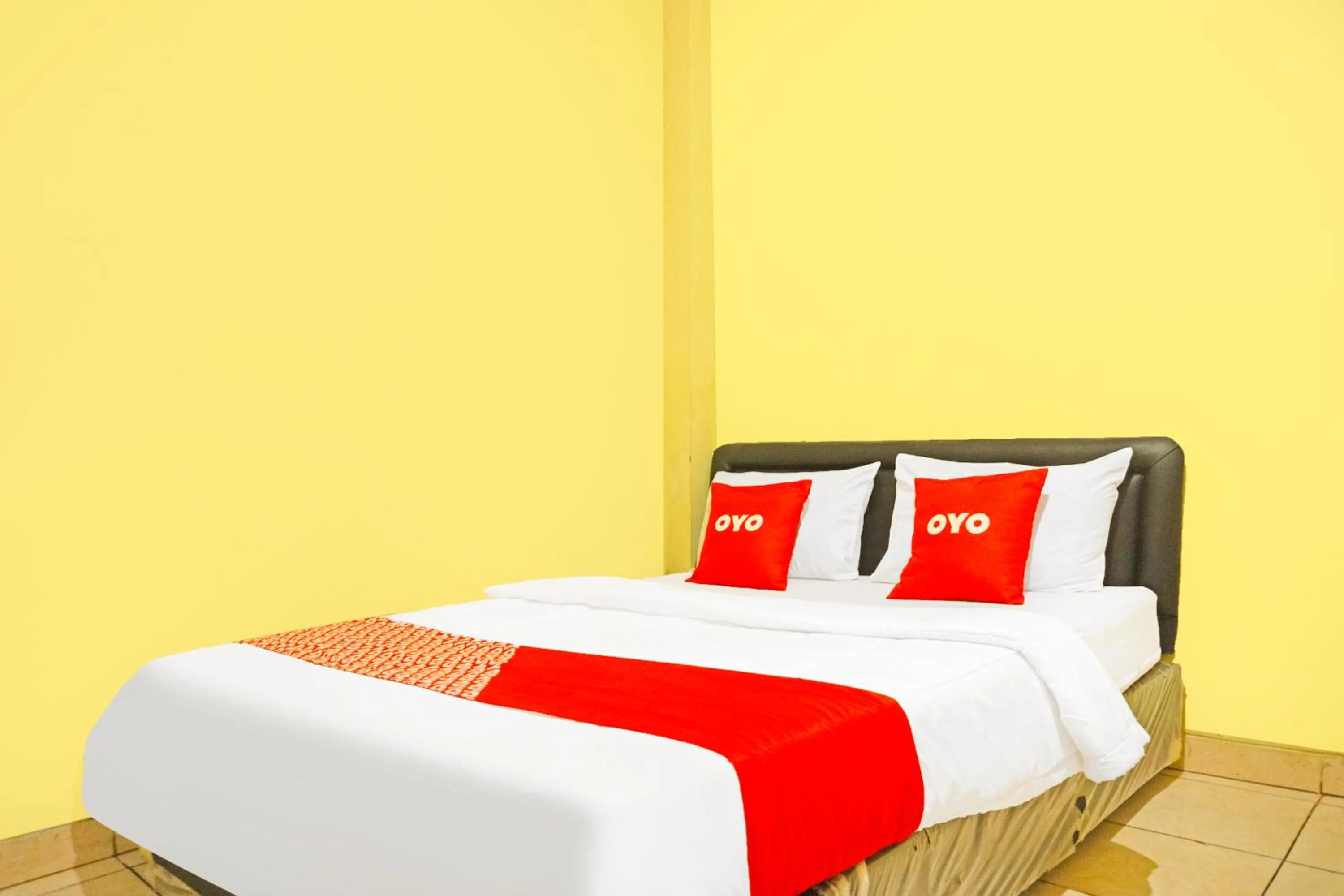 Photo of the whole room, Bed in Hotel O Bandar Lampung Near Teropong Kota Bukit Cindy Formerly Divka Residence