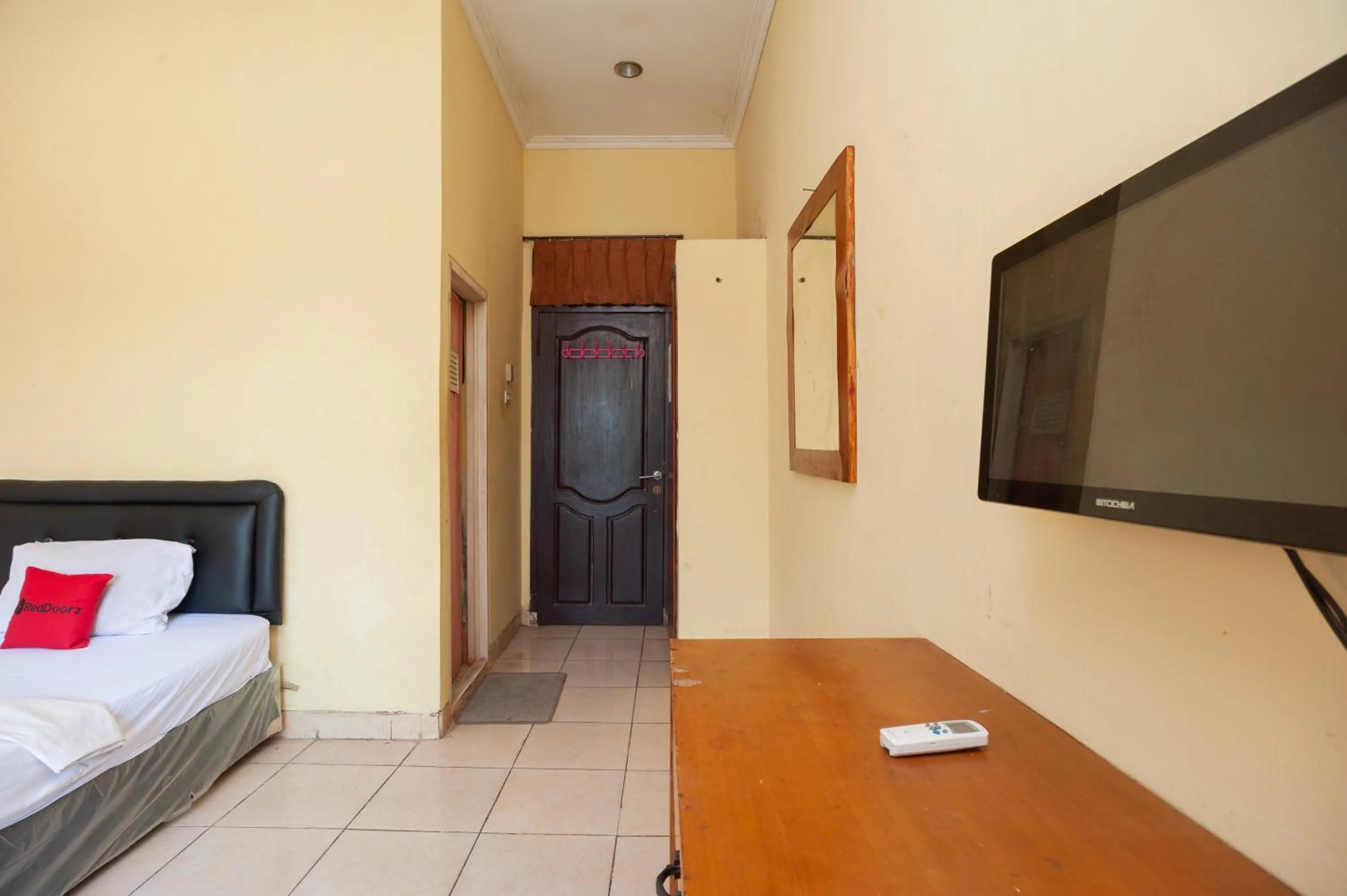 Bed in RedDoorz Syariah at Antasari Lampung 3