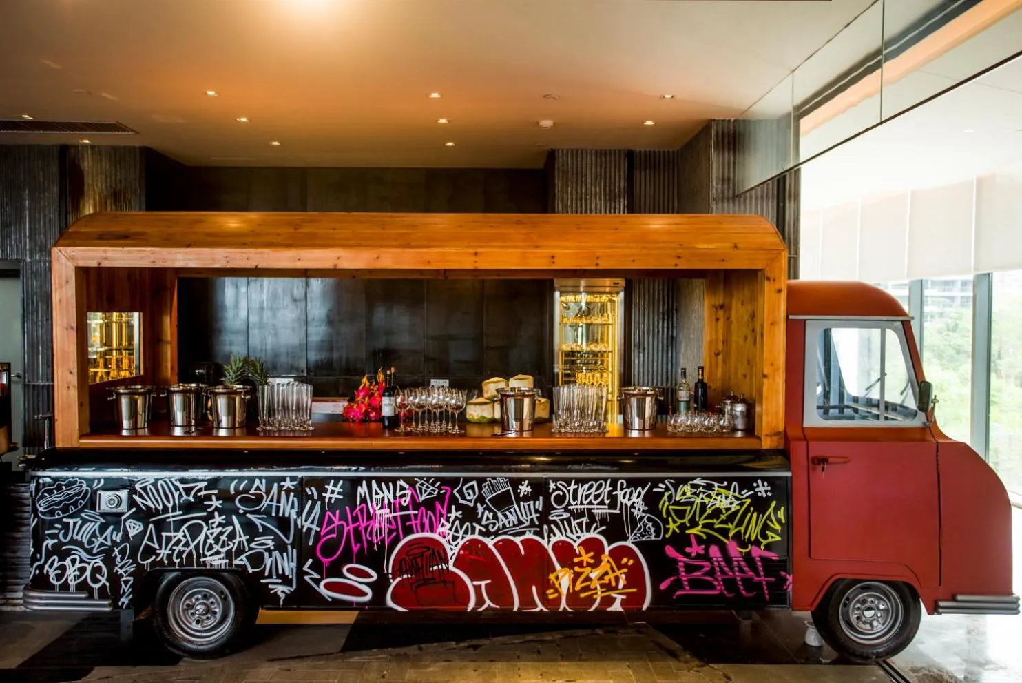 Restaurant/places to eat in Oakwood Apartments Sanya