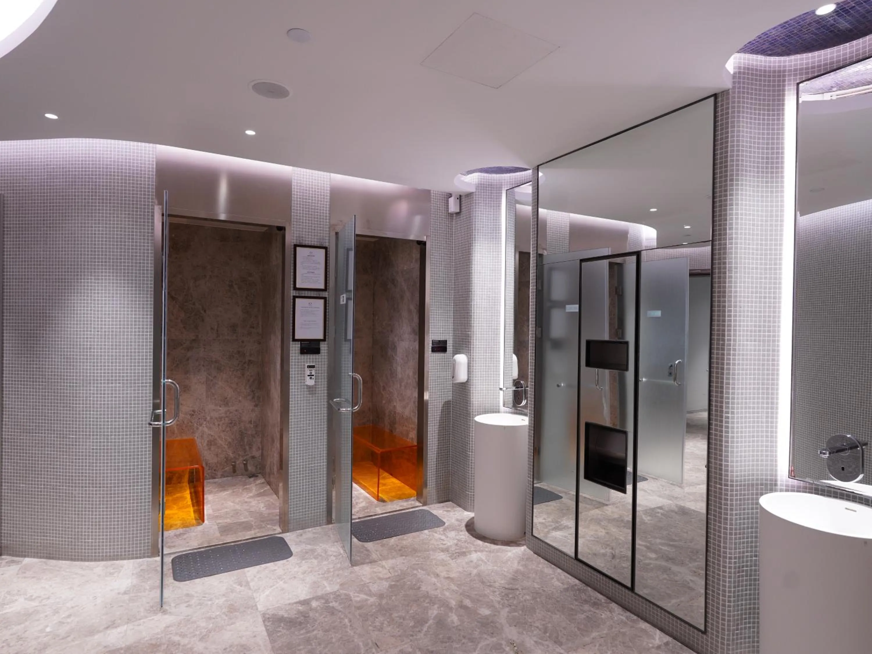 Shower in Oakwood Apartments Sanya