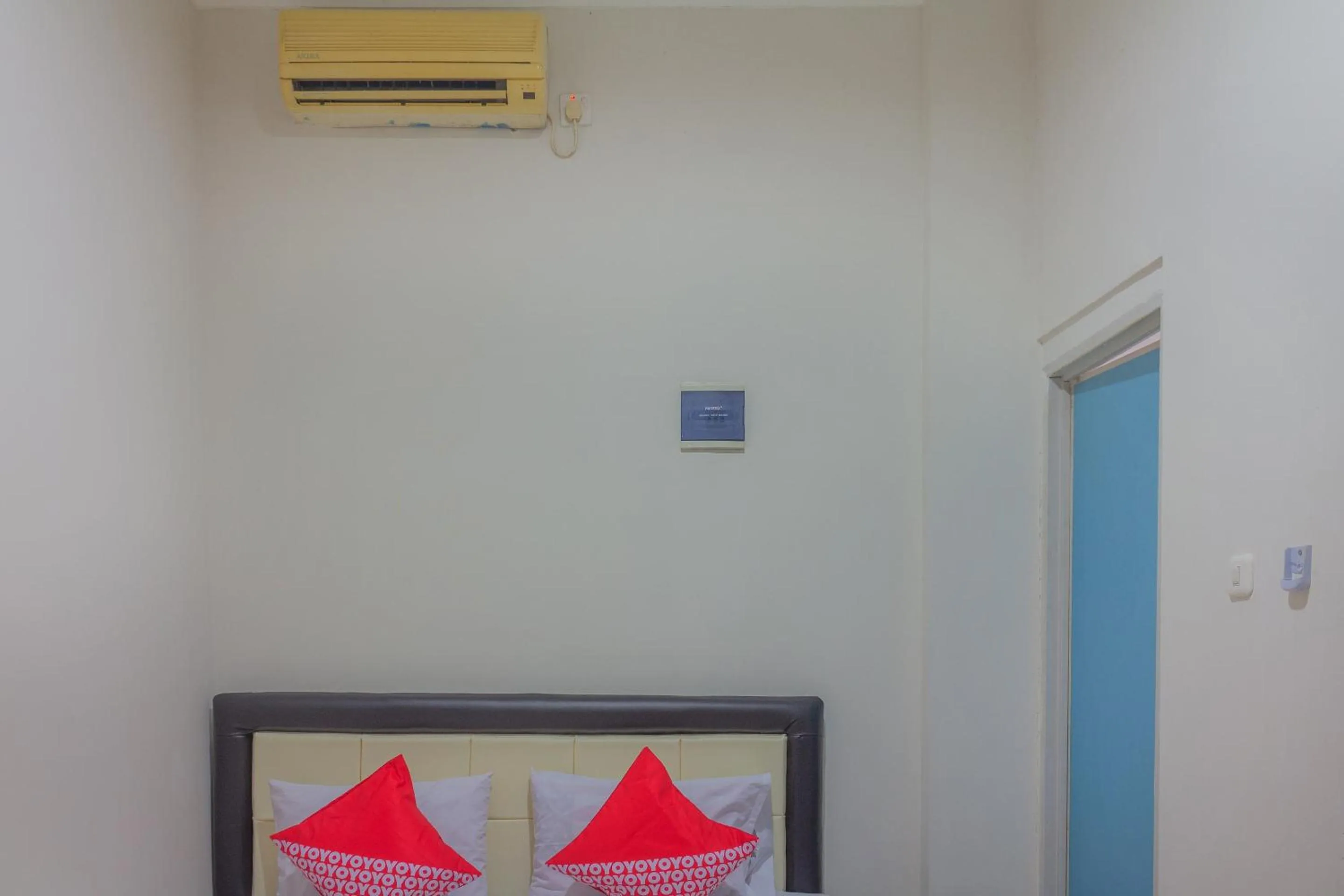 Bedroom in Hotel O 77 Guesthouse