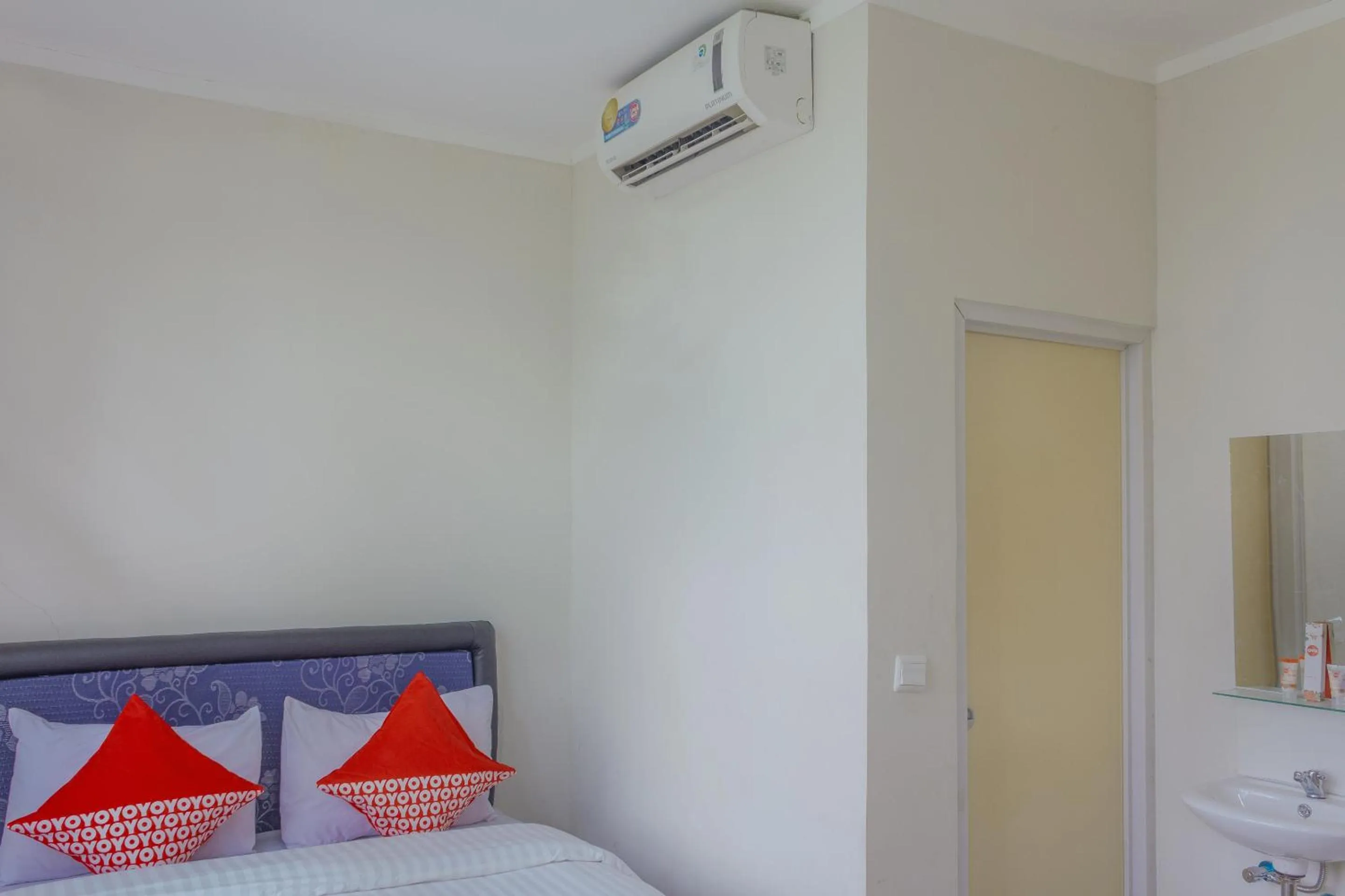 Bedroom, Bed in Hotel O 77 Guesthouse