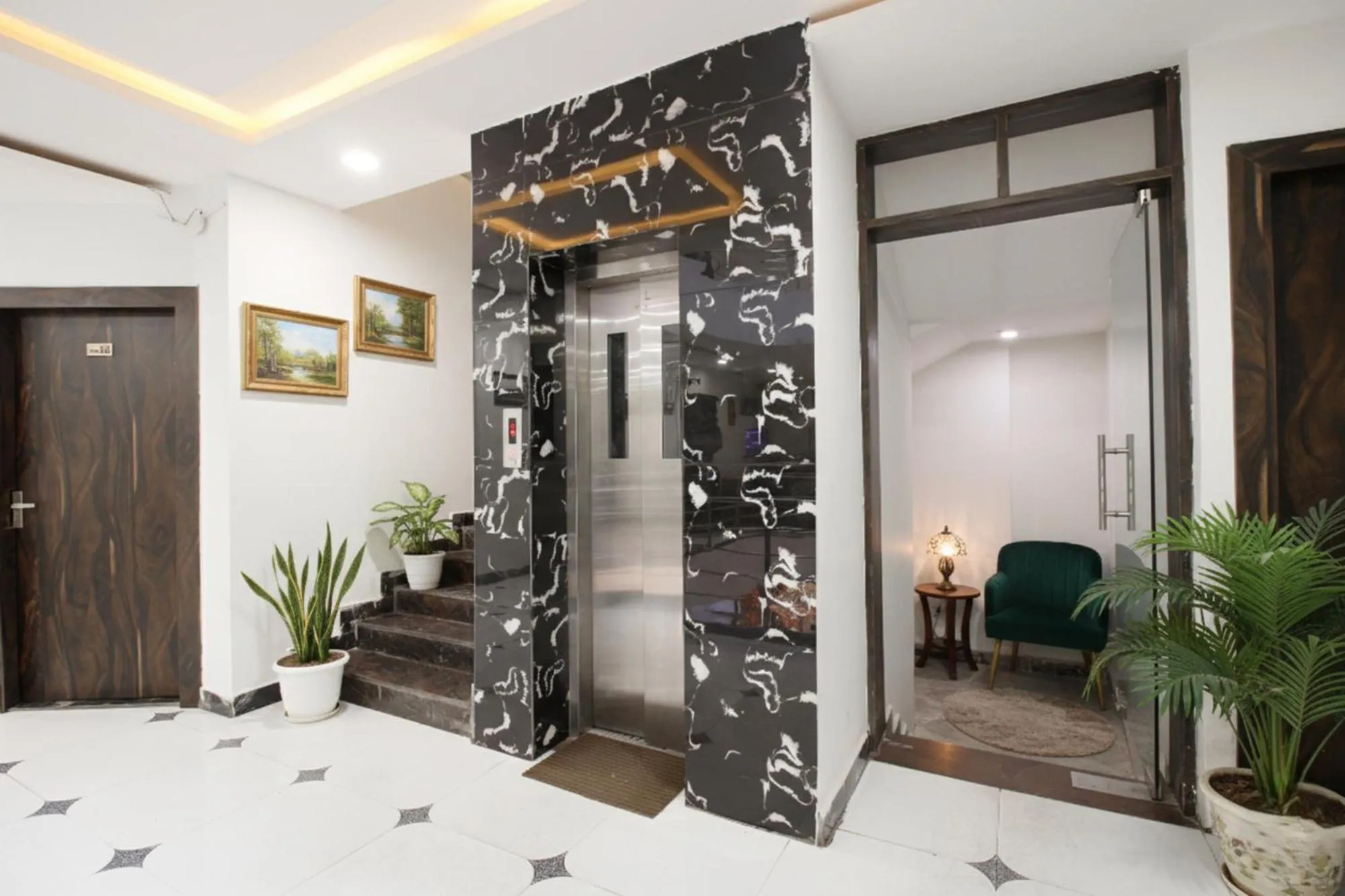 elevator in FabHotel HTC