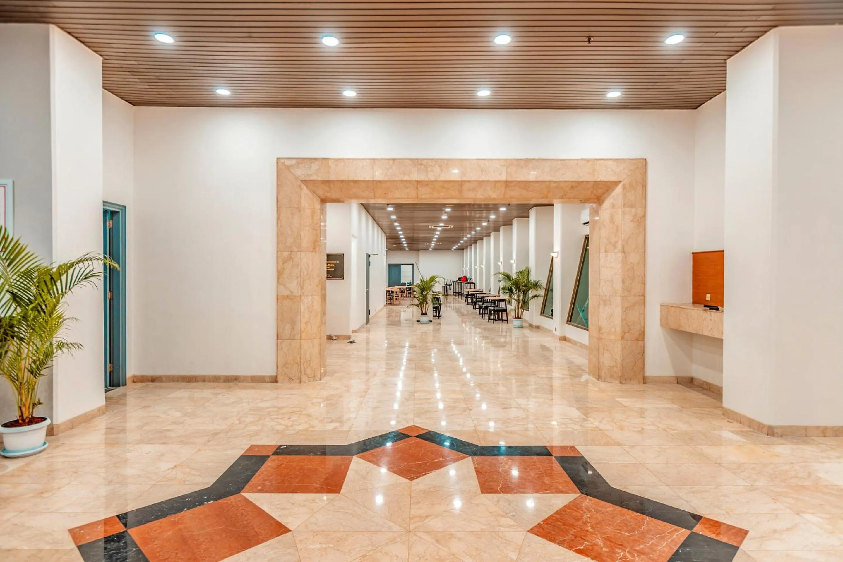 Lobby or reception in Super OYO Townhouse 2 Hotel Gunung Sahari