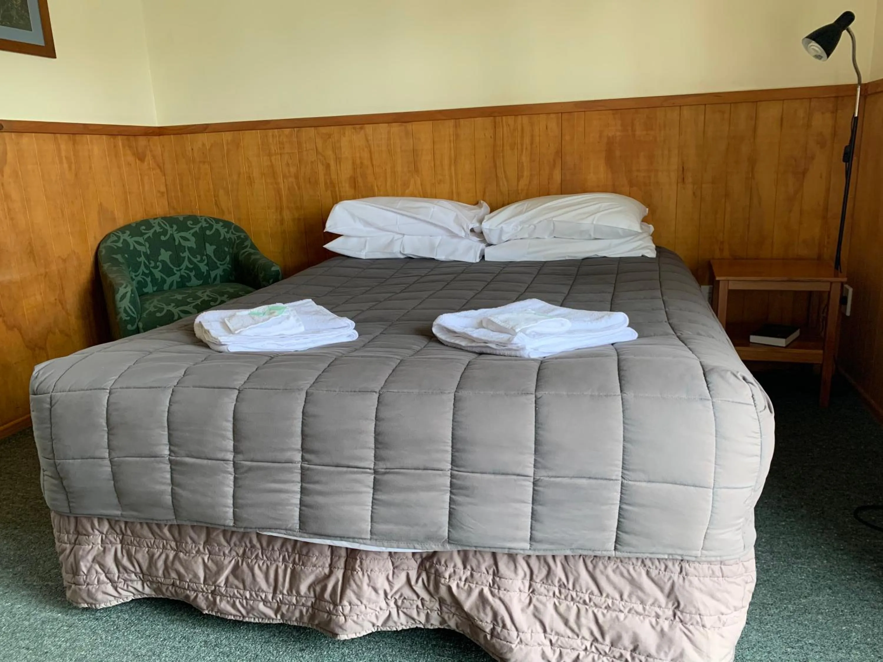 Photo of the whole room, Bed in New Central Hotel Woodville