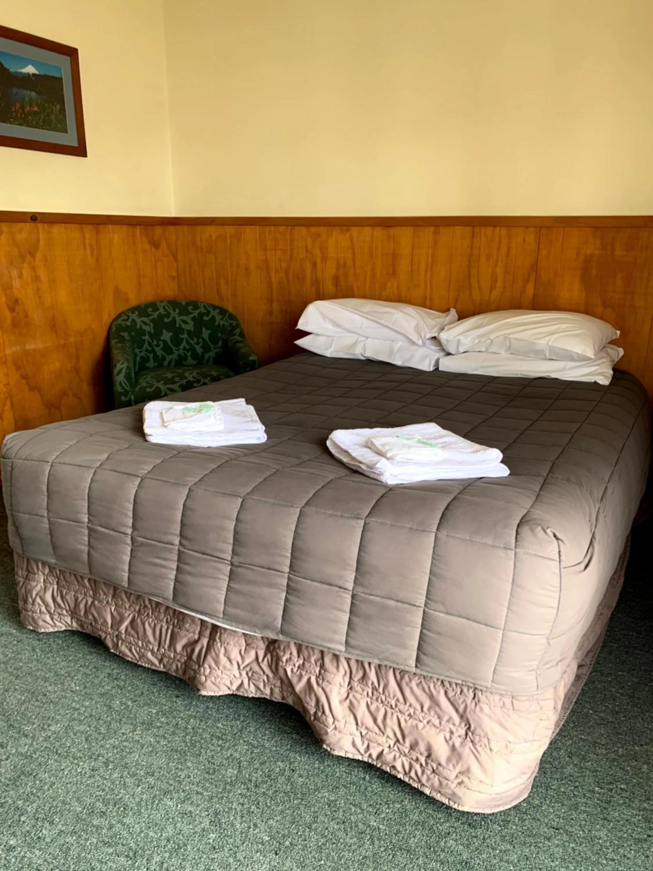 Photo of the whole room, Bed in New Central Hotel Woodville