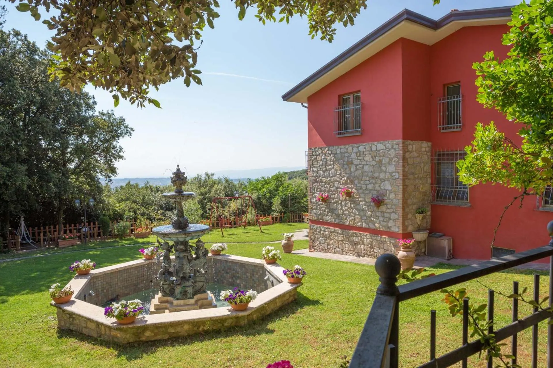 Garden view in B&B Spring