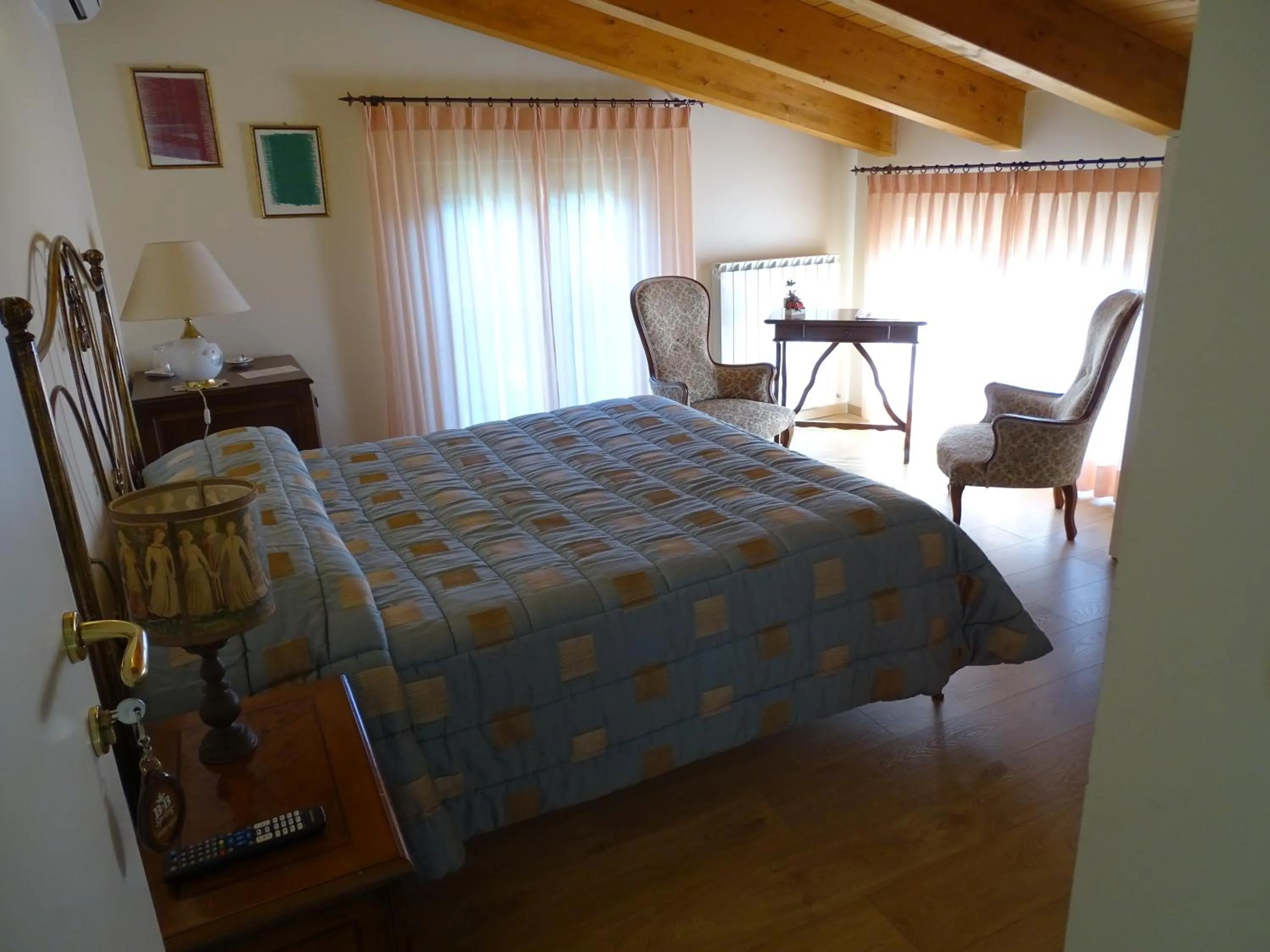 Photo of the whole room, Bed in B&B Spring