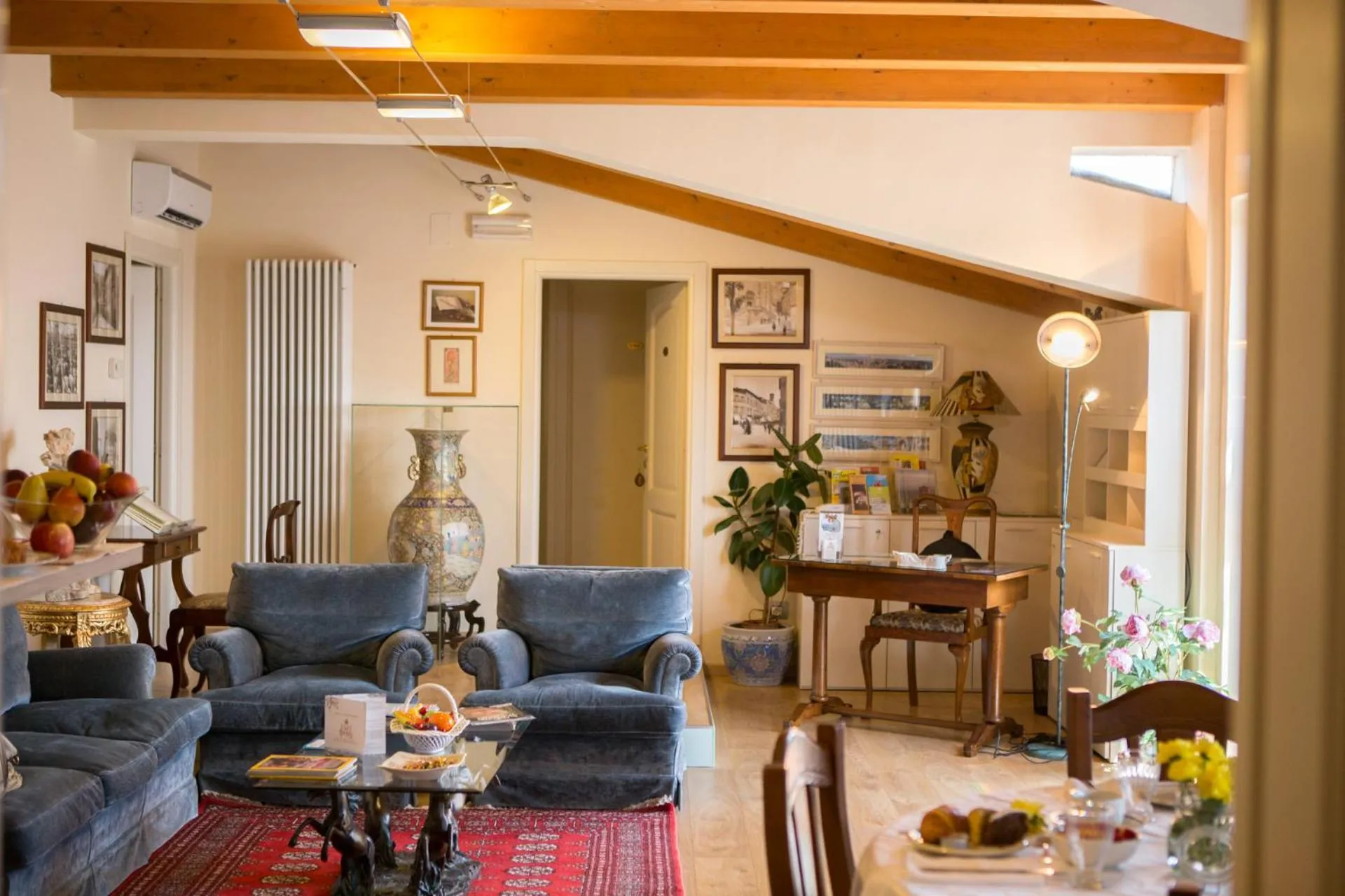 Communal lounge/ TV room in B&B Spring