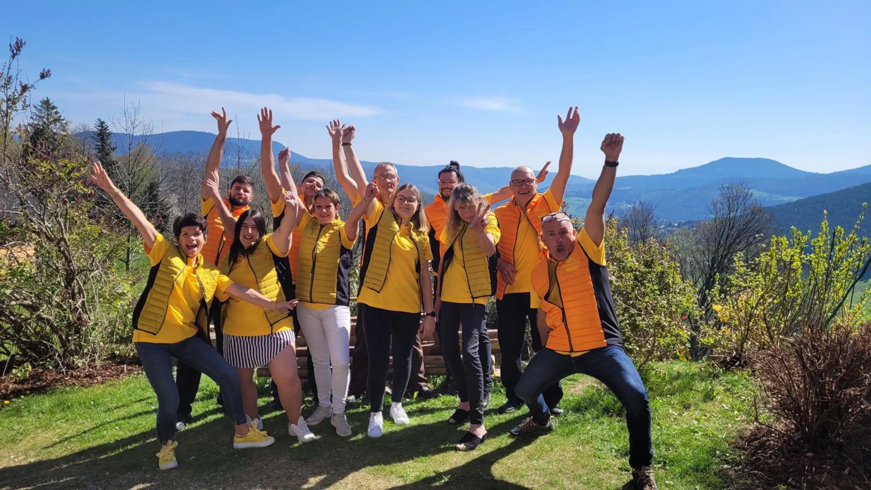 People in Le Bouton d'Or