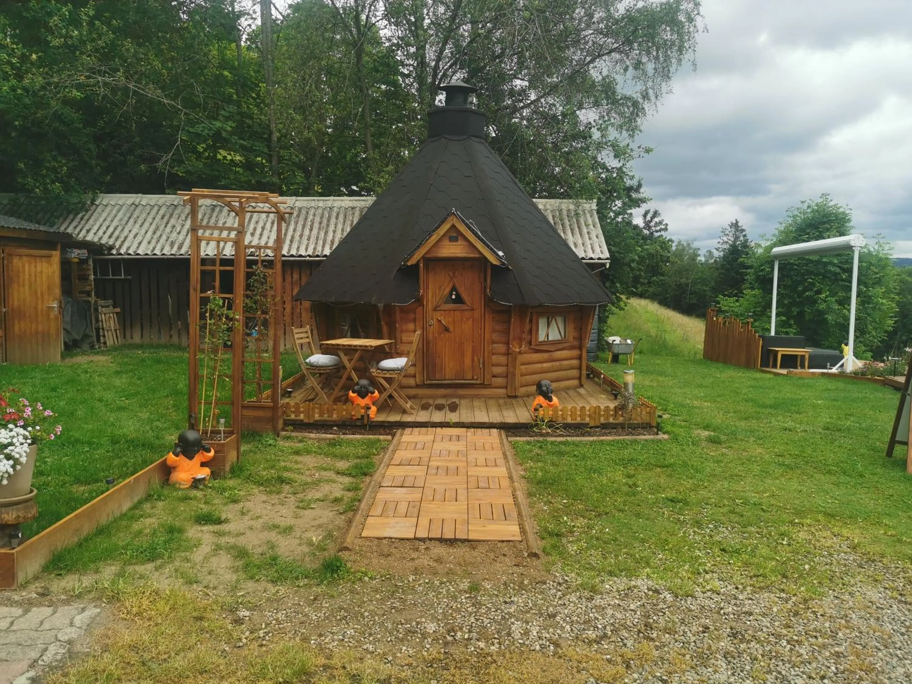 Garden view in Le Bouton d'Or