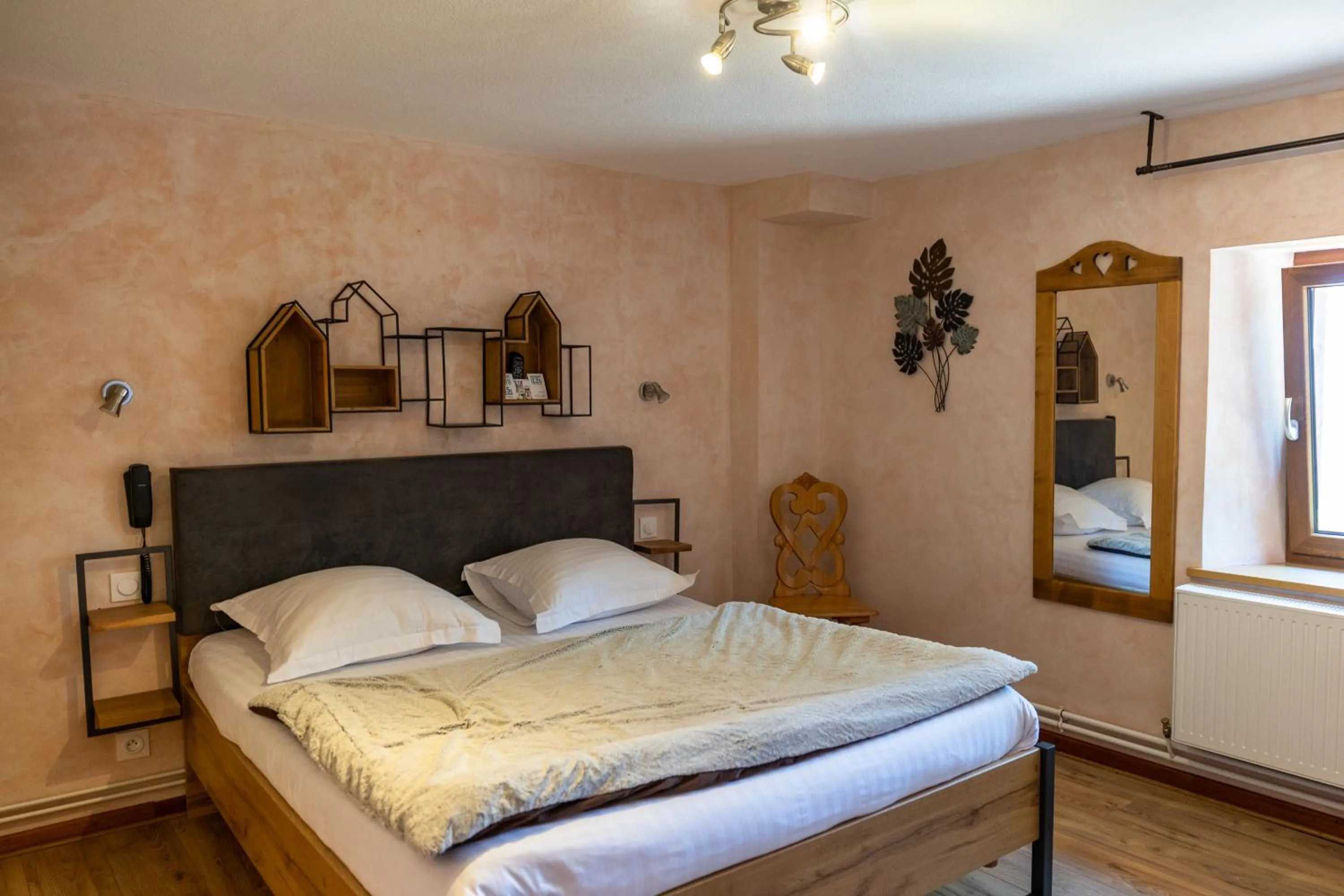 Bedroom, Bed in Le Bouton d'Or