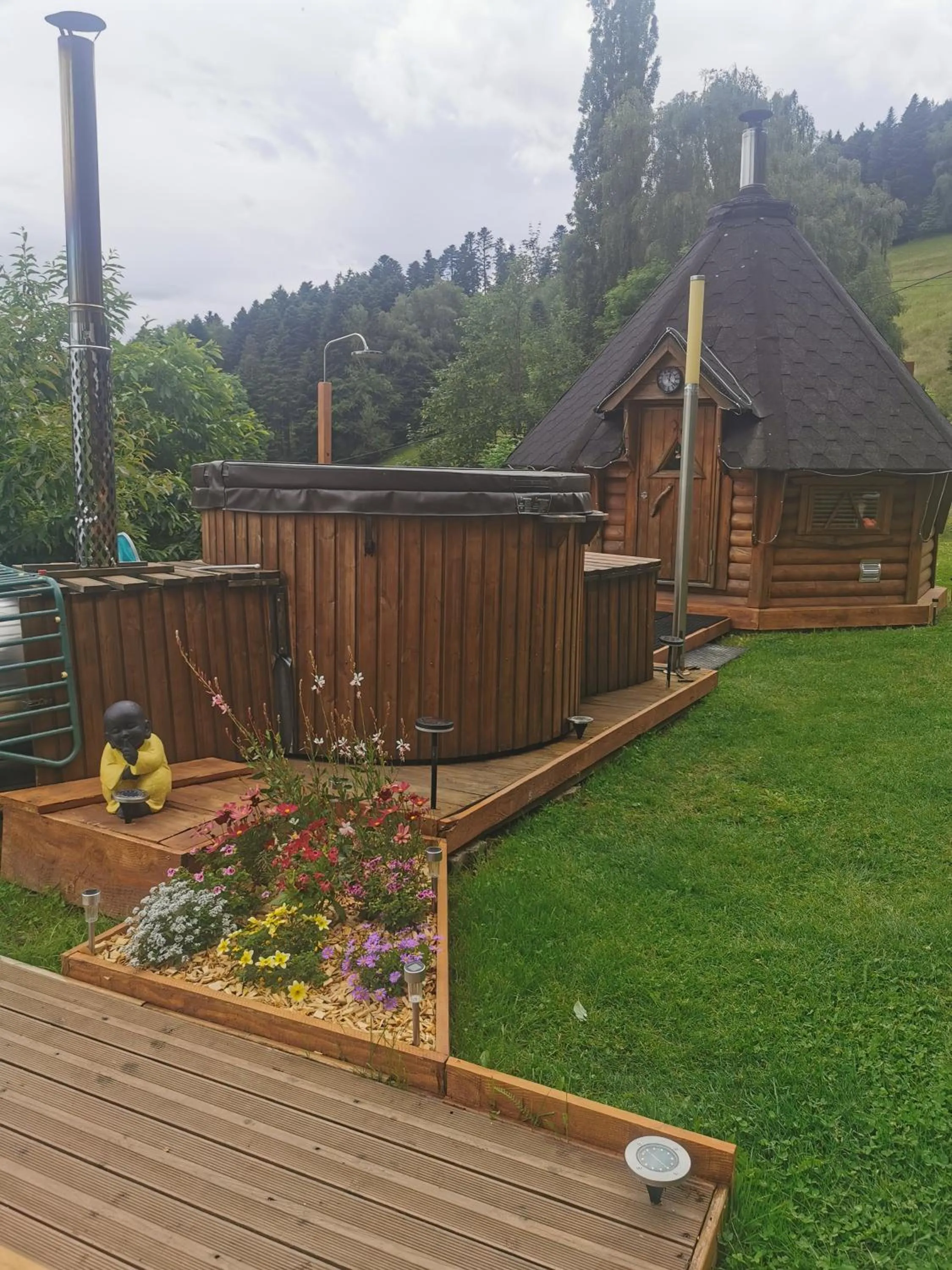 Garden view in Le Bouton d'Or