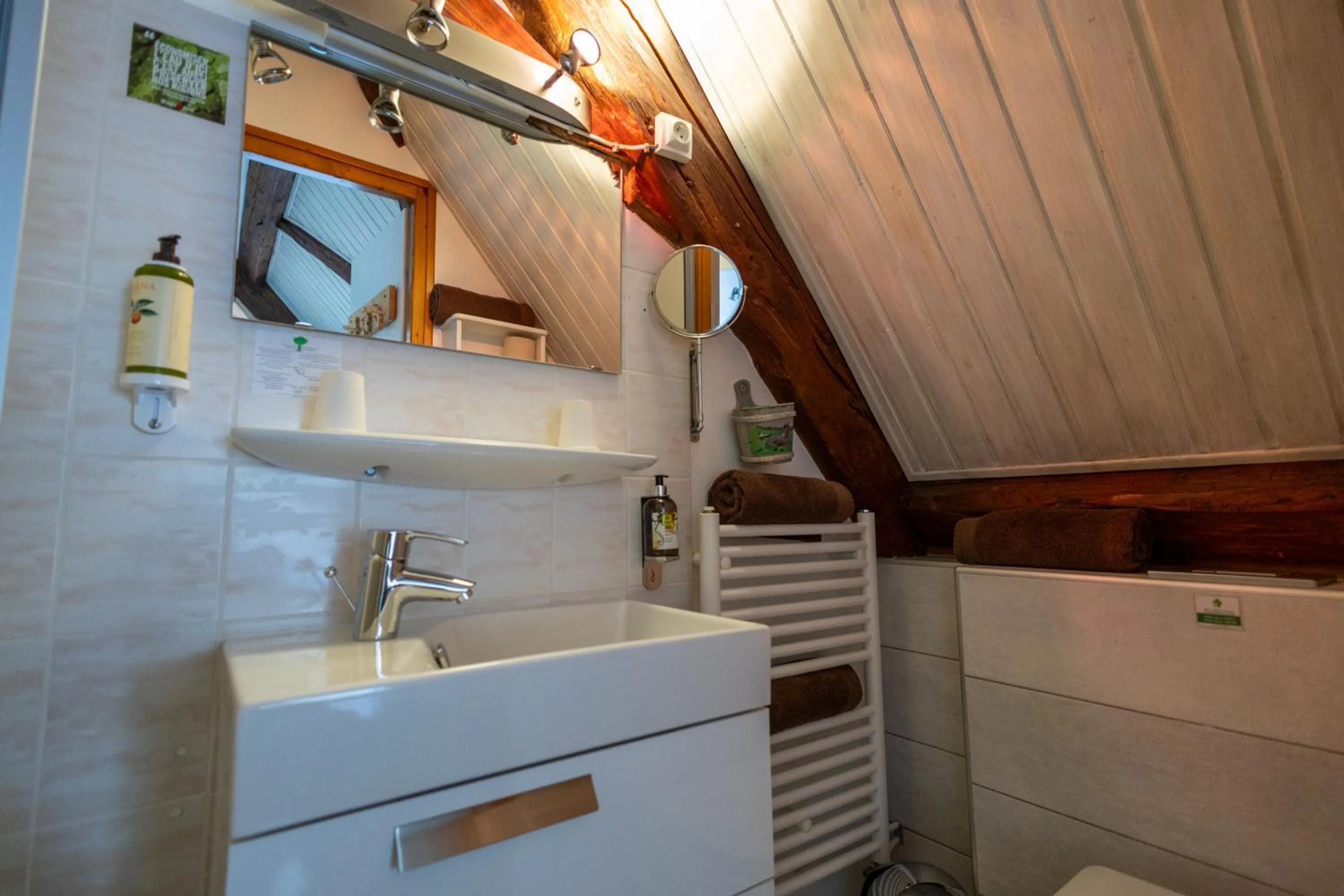 Bathroom in Le Bouton d'Or