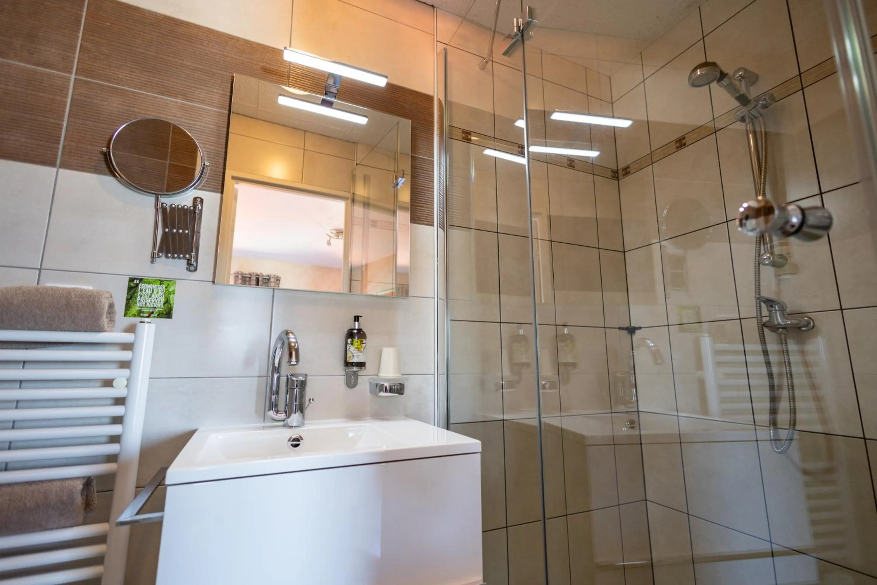 Bathroom in Le Bouton d'Or