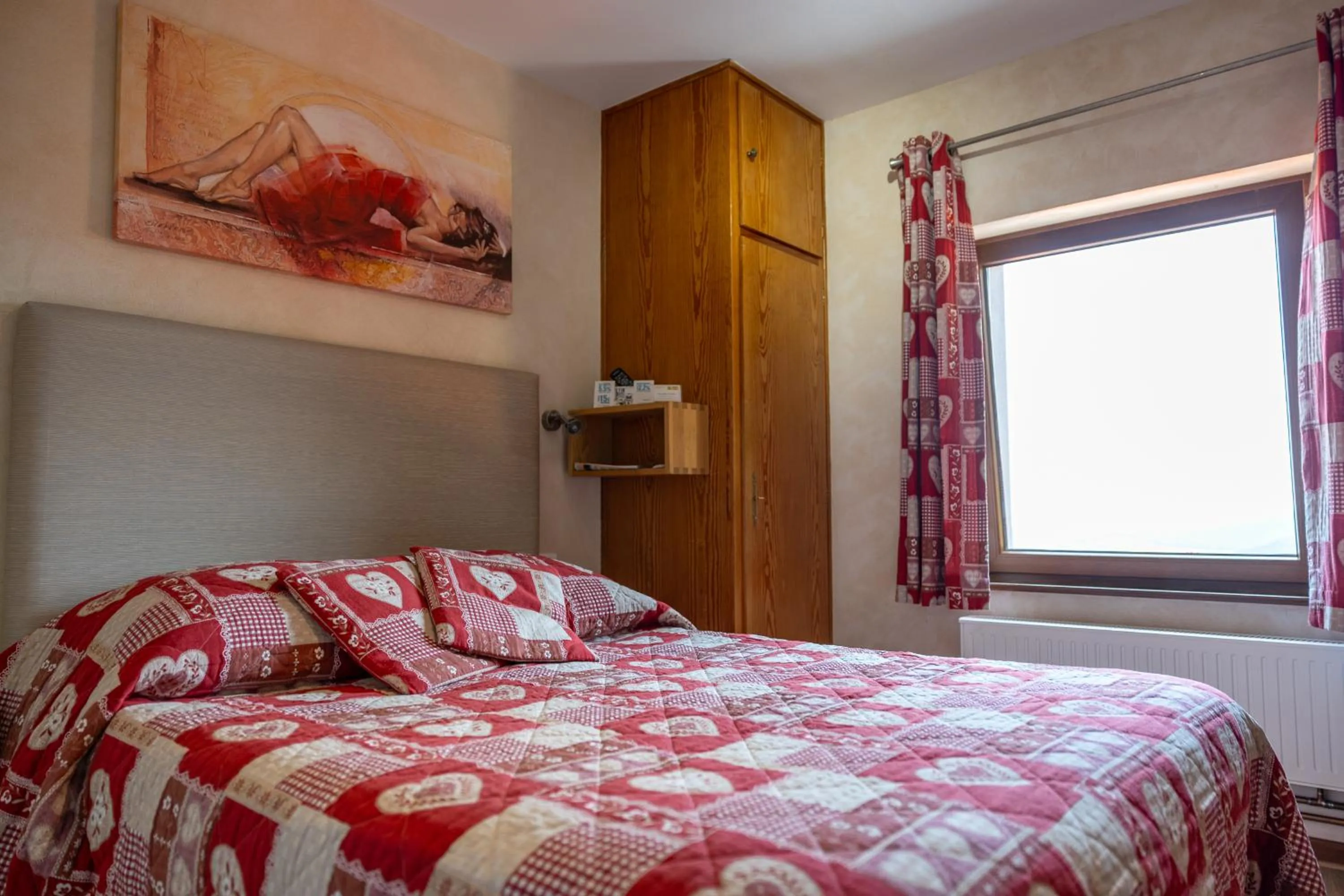 Bedroom, Bed in Le Bouton d'Or