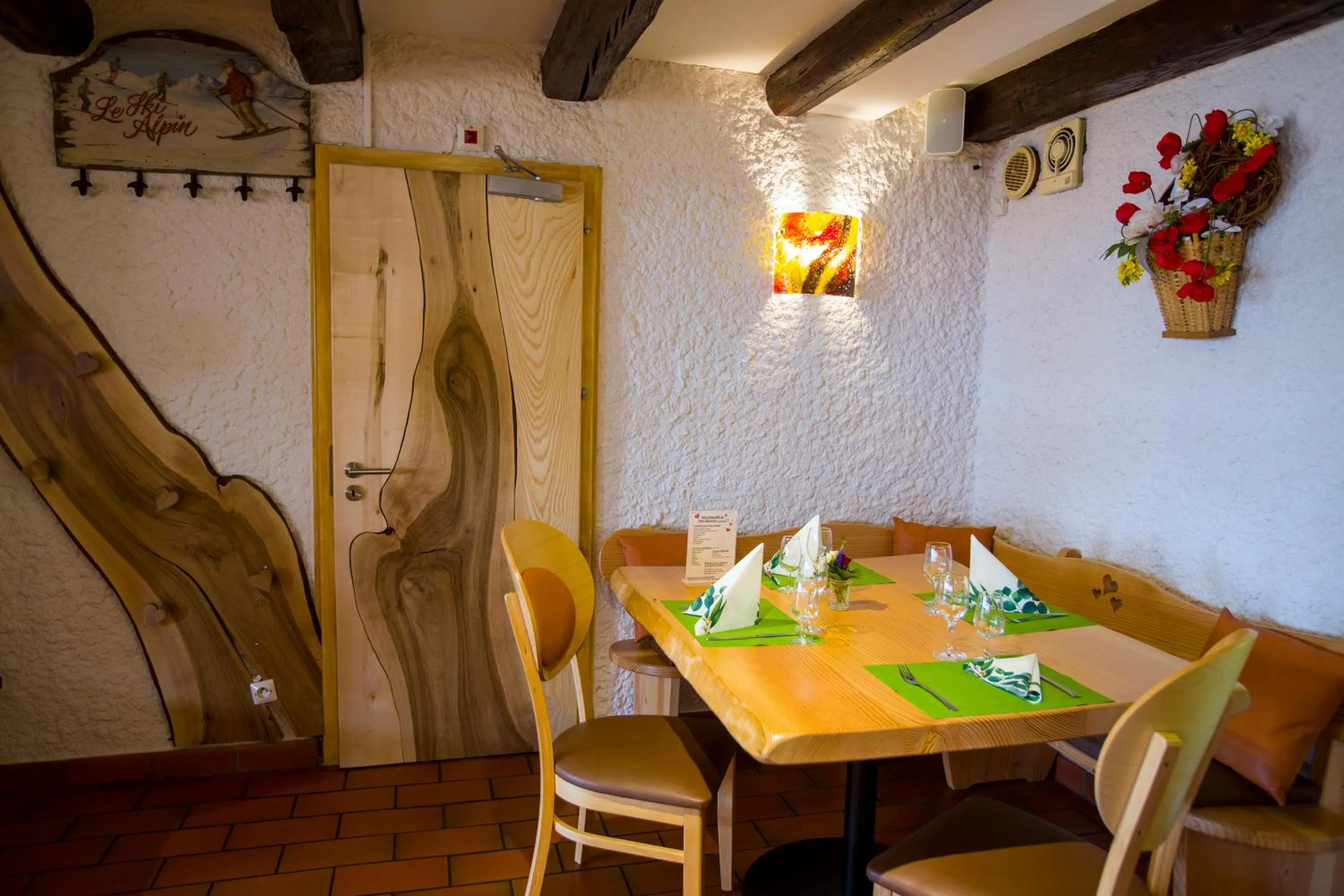 Dining area in Le Bouton d'Or