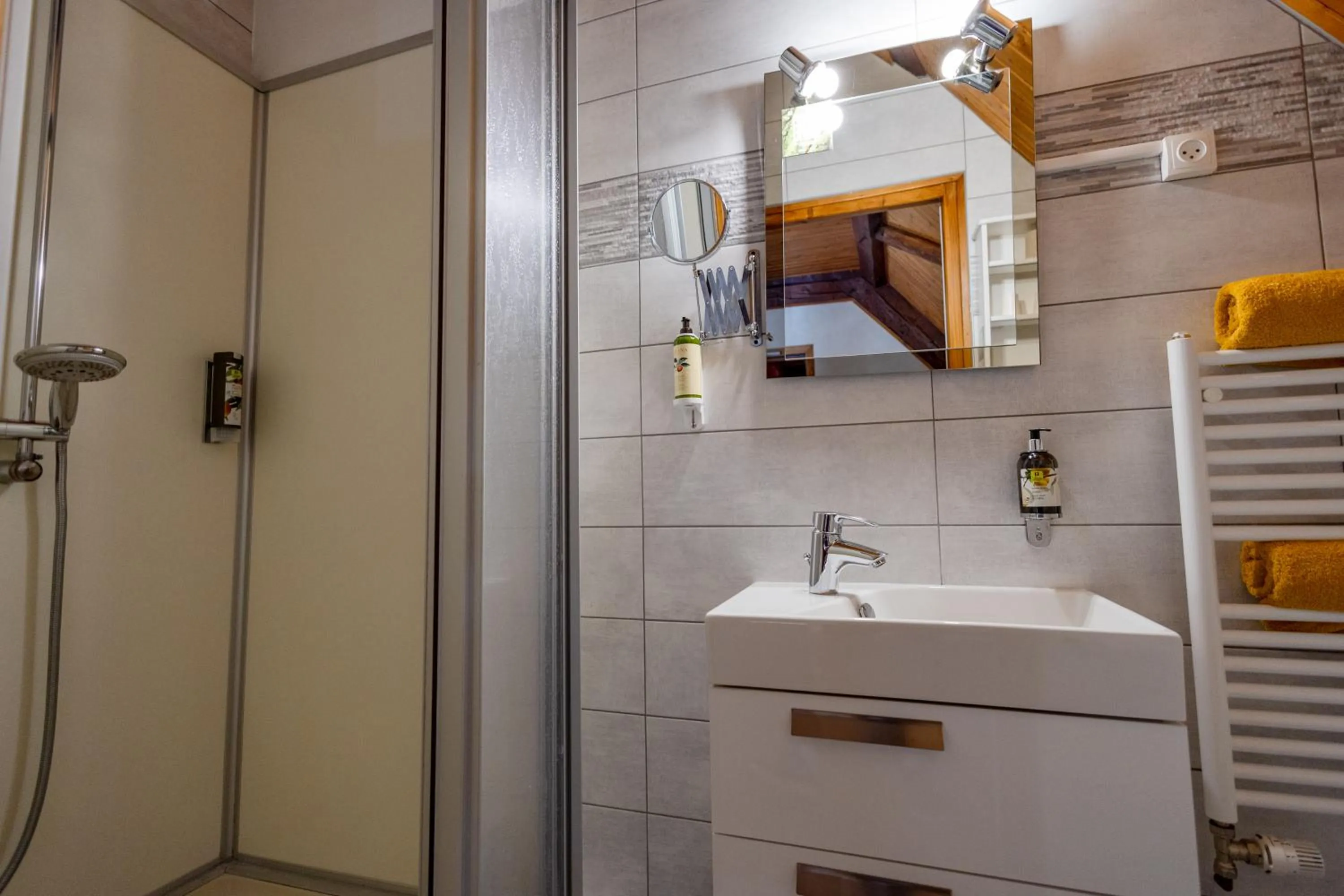 Bathroom in Le Bouton d'Or