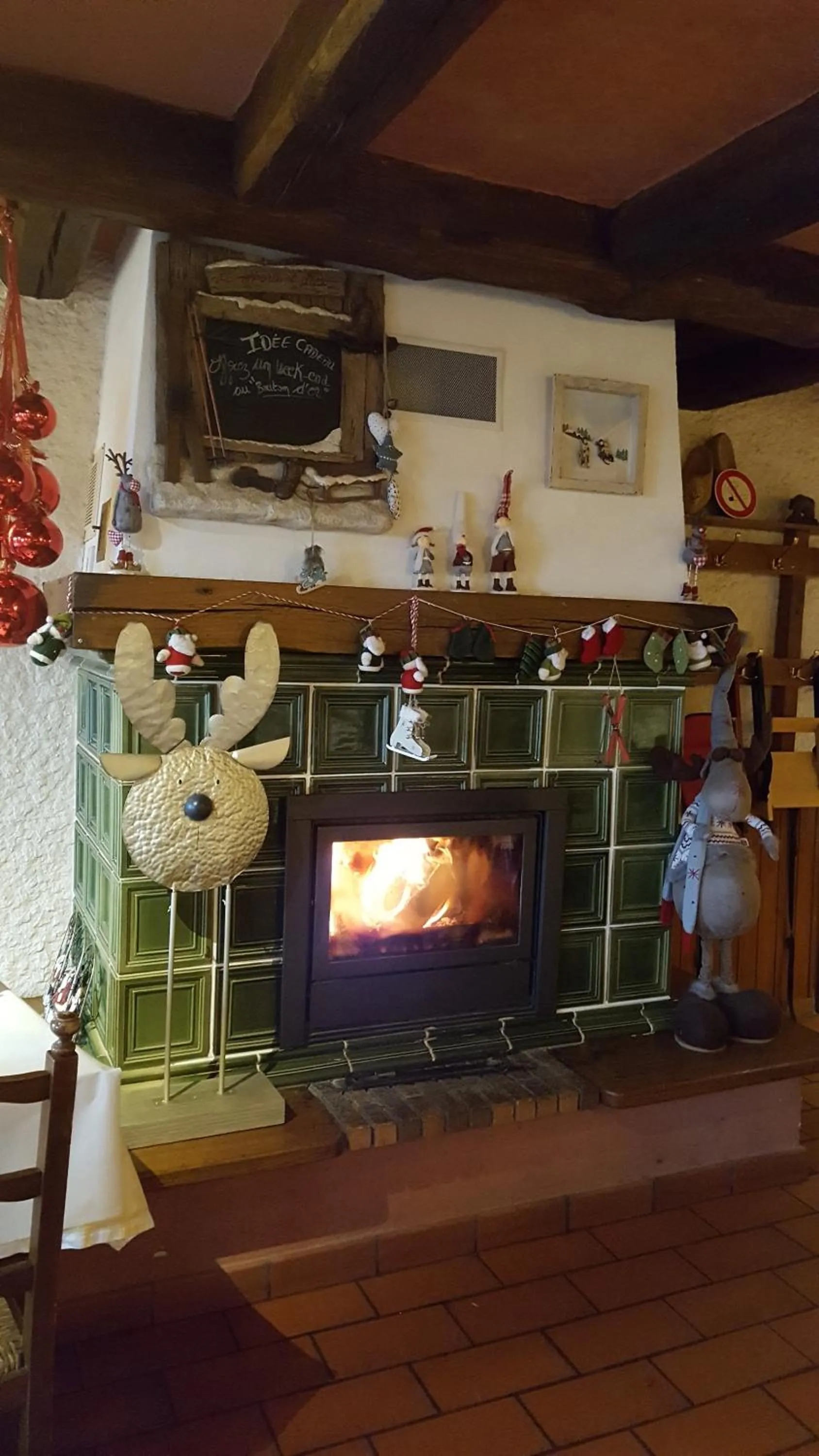 Decorative detail in Le Bouton d'Or