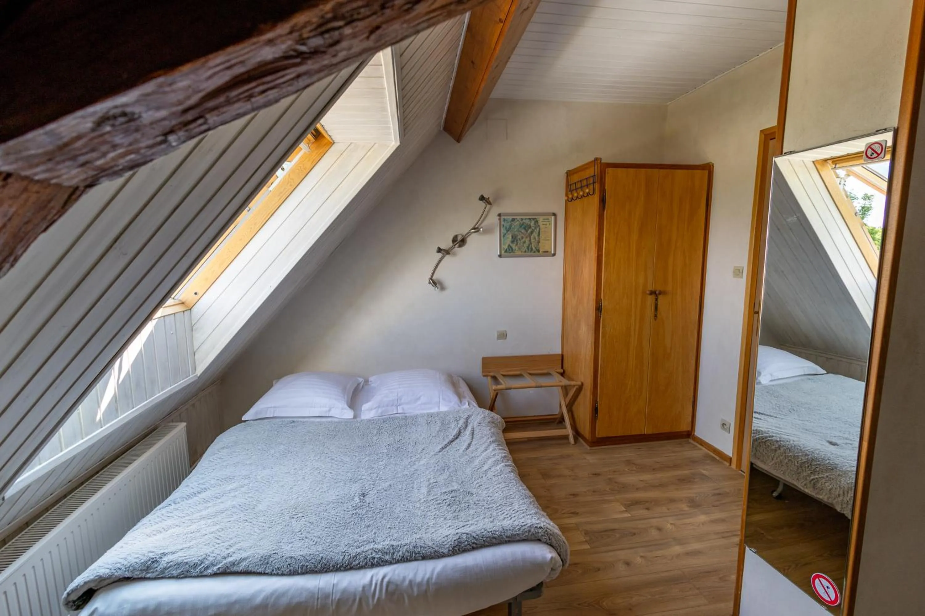 Bedroom, Bed in Le Bouton d'Or