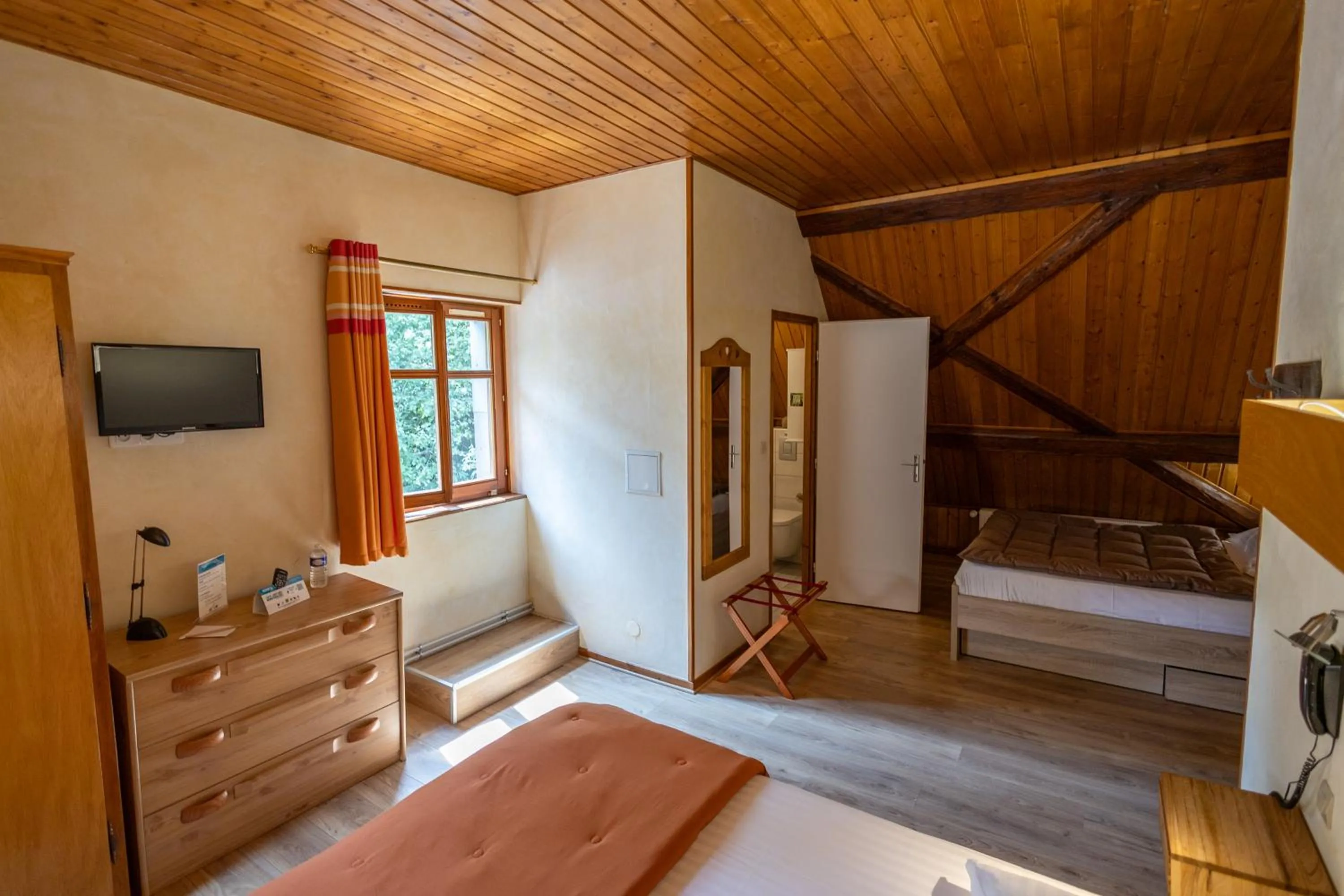 Bedroom, Bed in Le Bouton d'Or