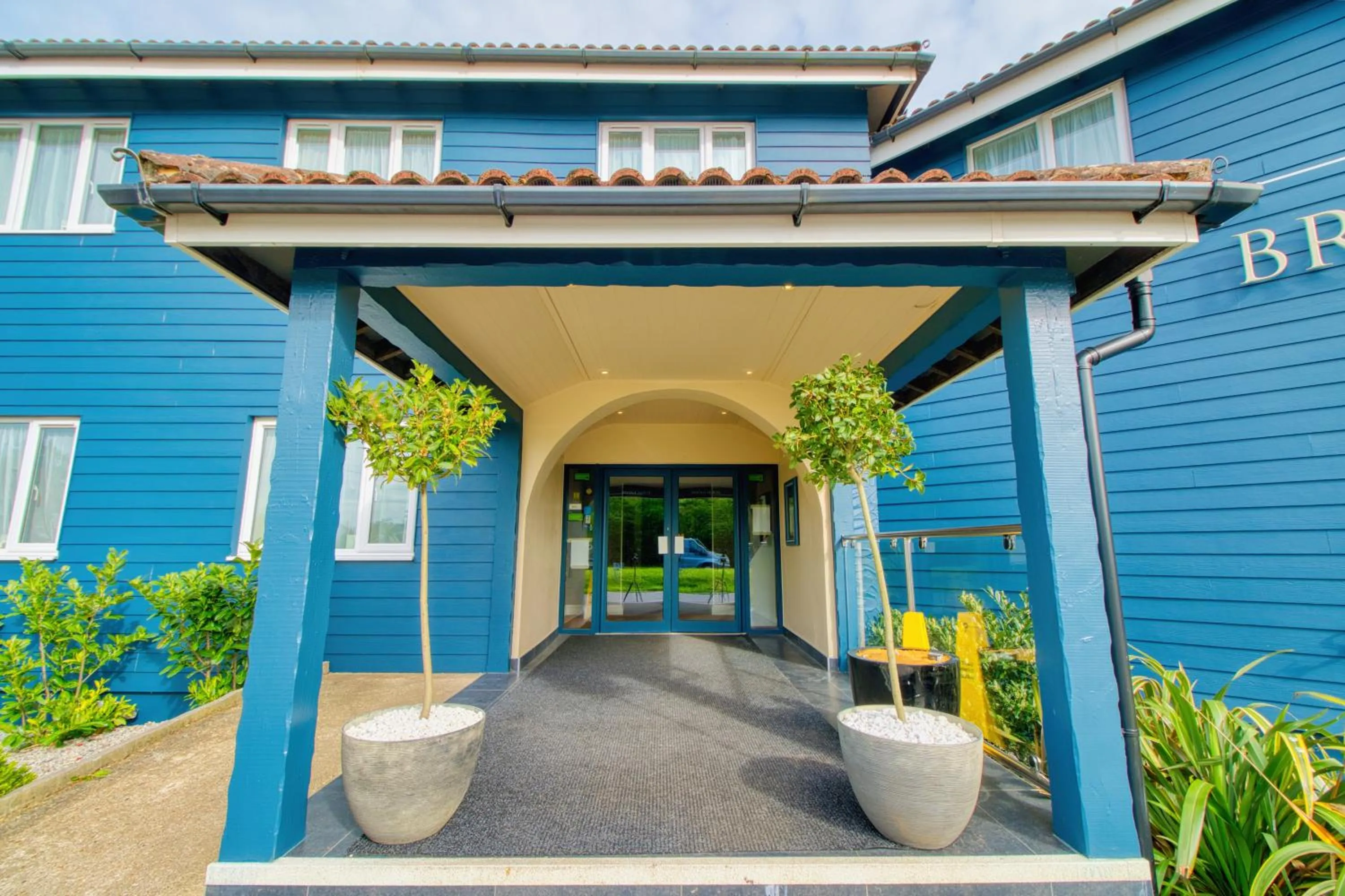 Property building in The Bridge House; BW Signature Collection