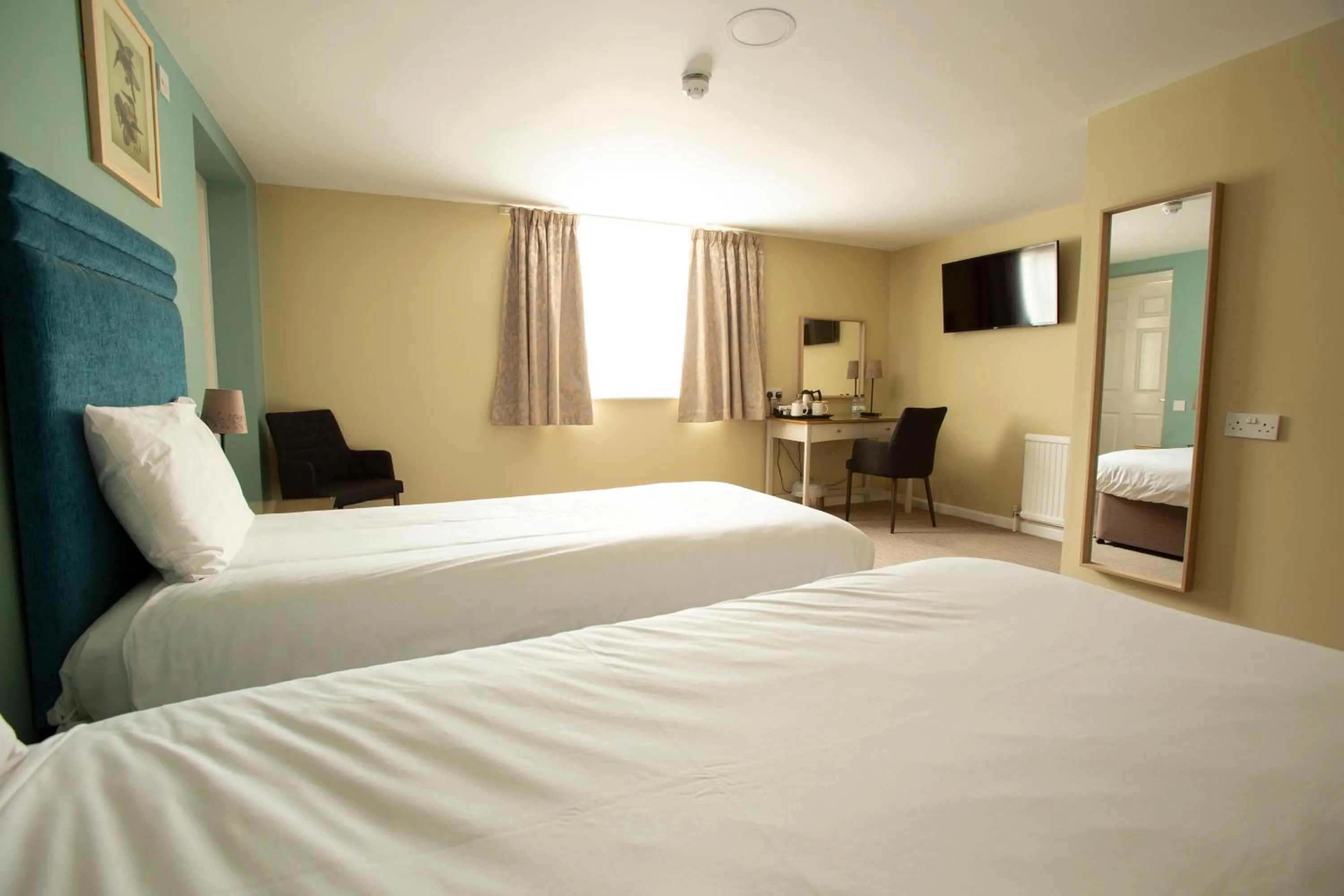 Photo of the whole room, Bed in The Bridge House; BW Signature Collection