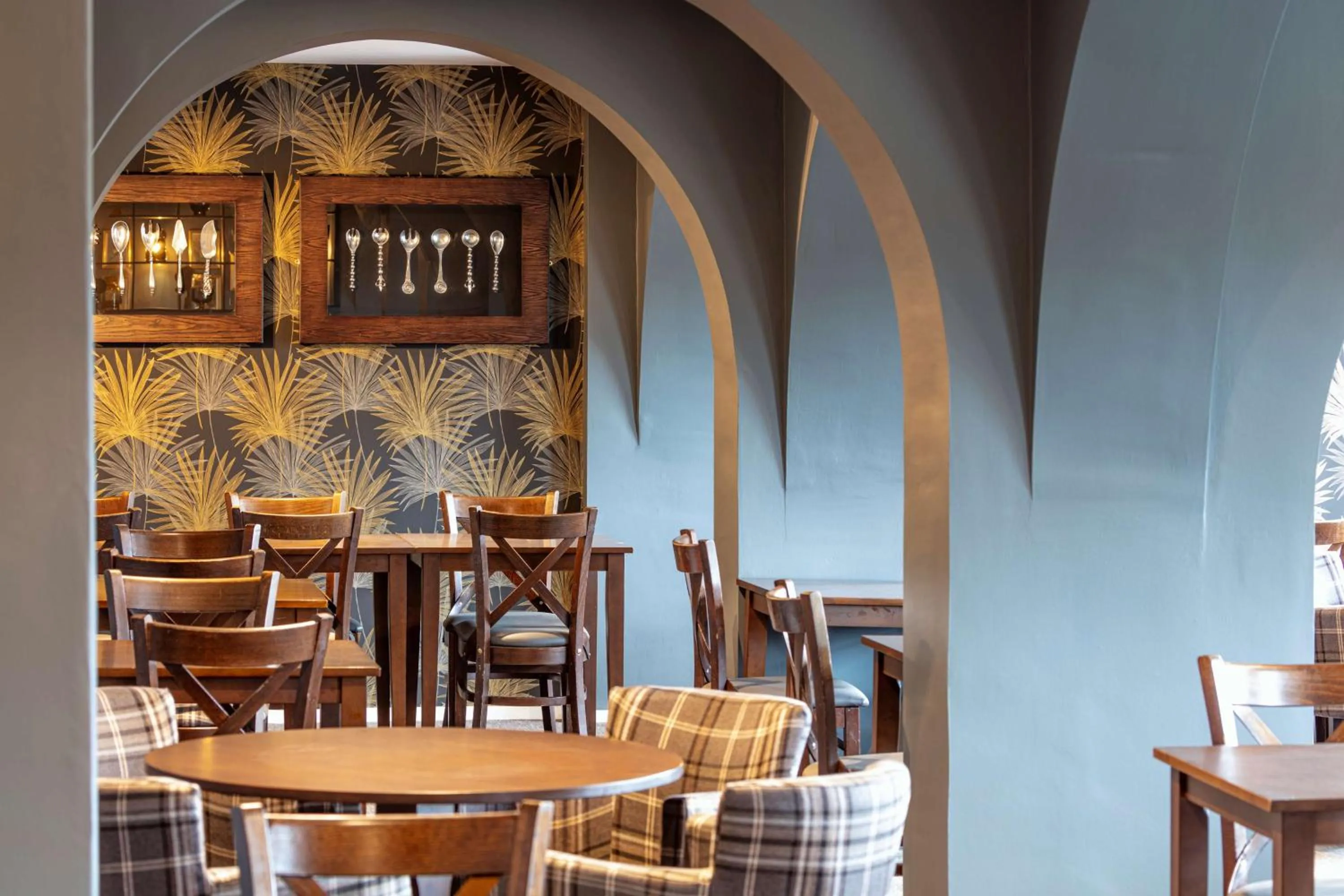 Restaurant/places to eat in The Bridge House; BW Signature Collection