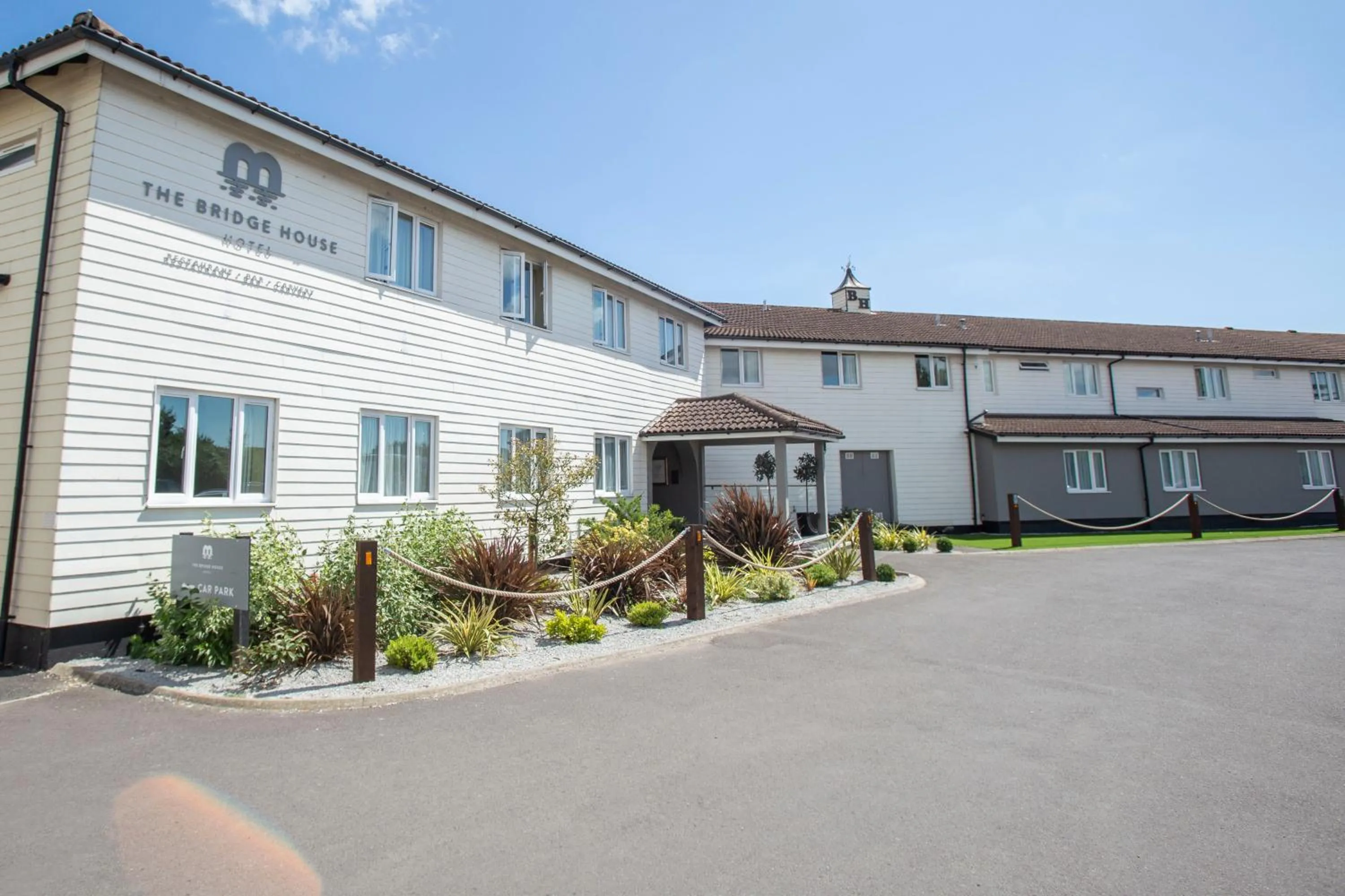 Facade/entrance in The Bridge House; BW Signature Collection