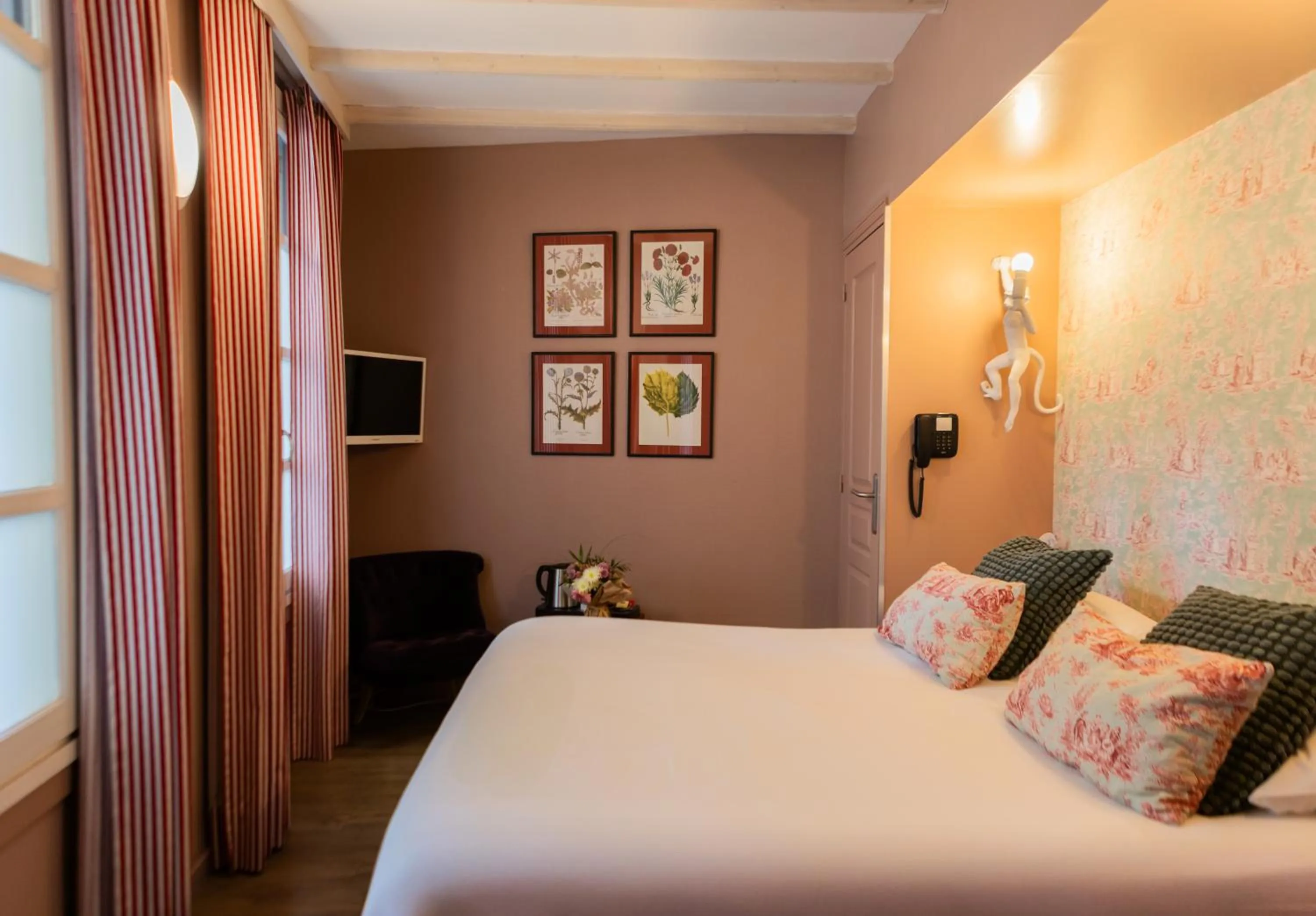 Bedroom, Bed in Garlande Hôtel Avignon Centre