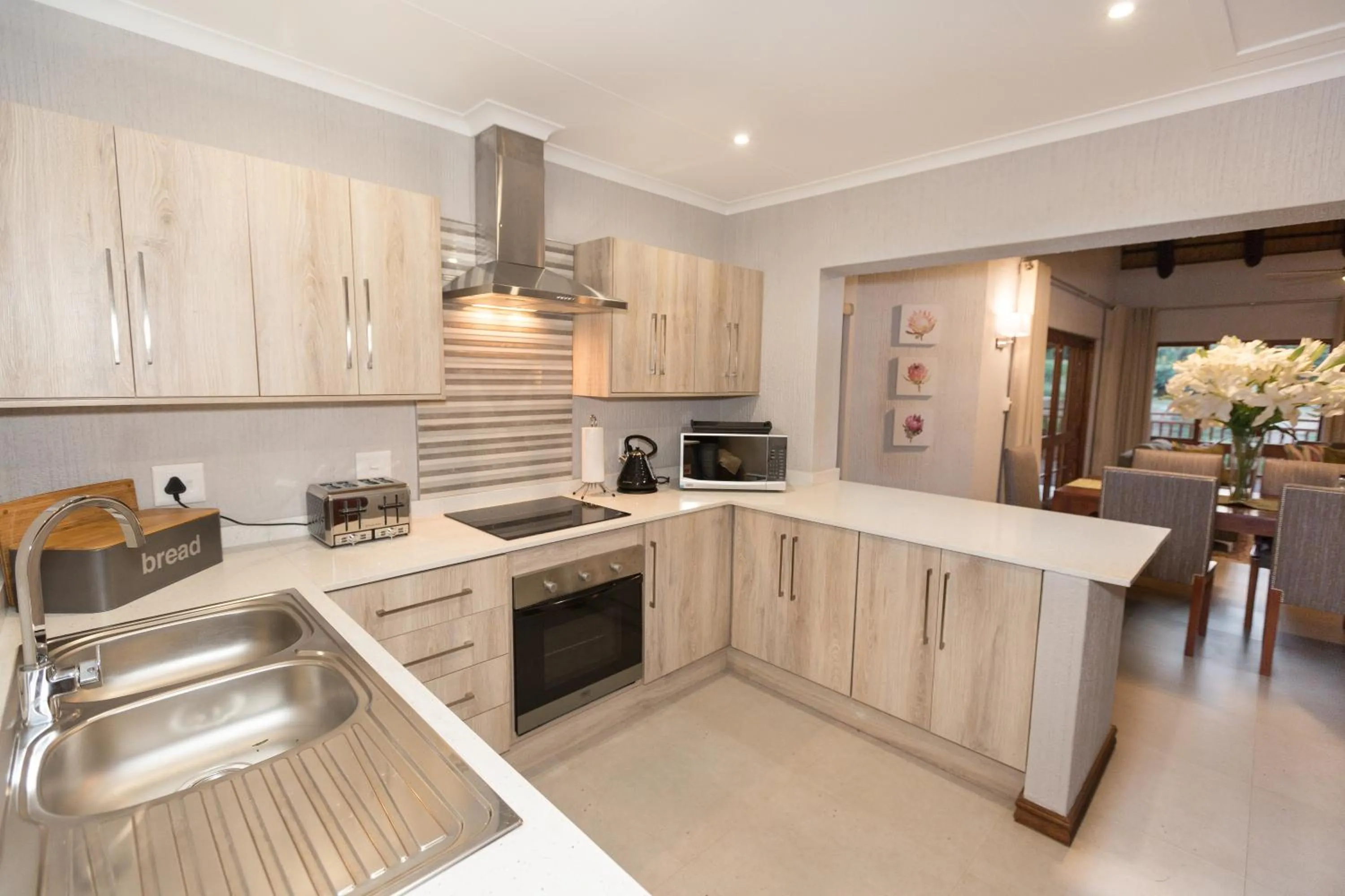 Kitchen or kitchenette in Kruger Park Lodge Unit No. 611