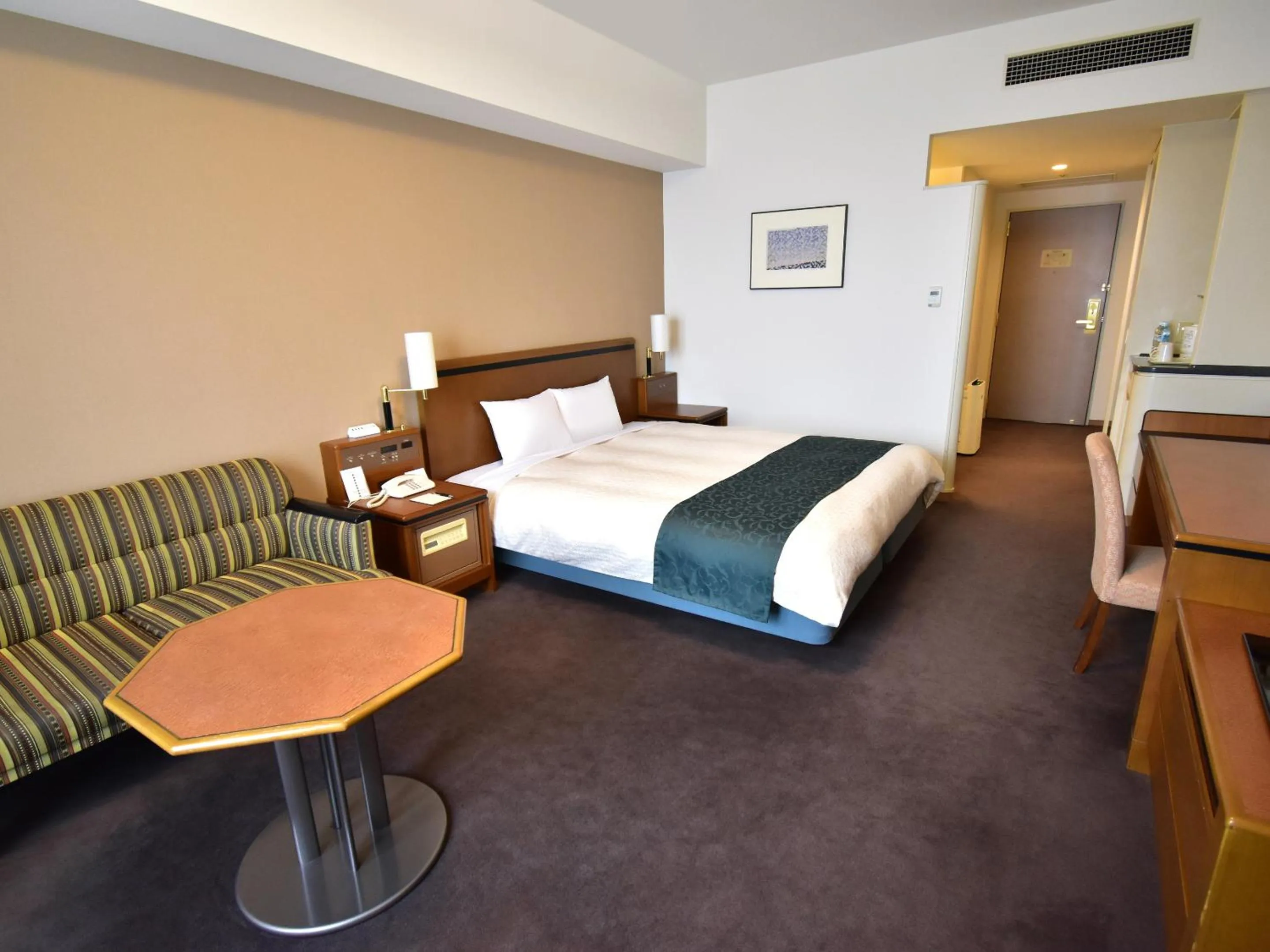 Photo of the whole room, Bed in Star Gate Hotel Kansai Airport