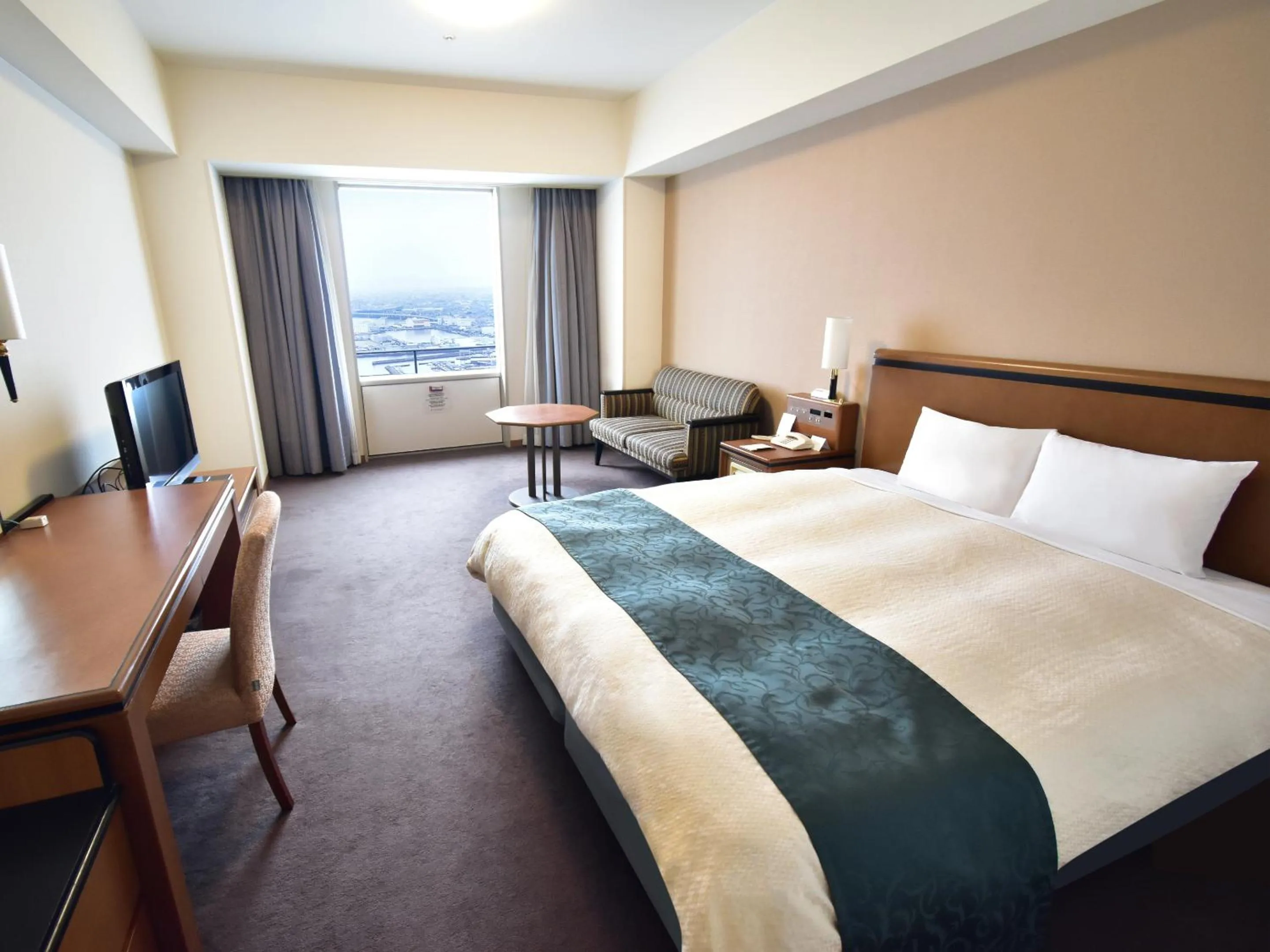 Photo of the whole room, Bed in Star Gate Hotel Kansai Airport