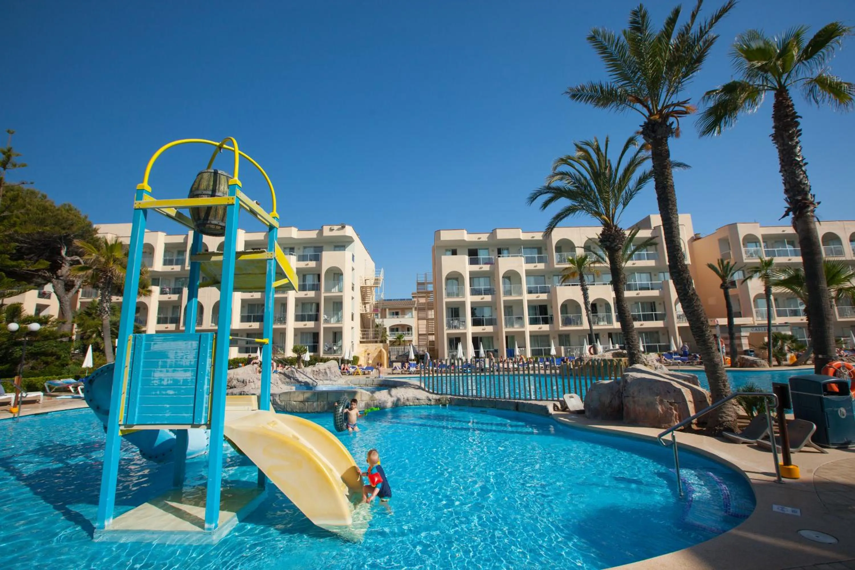 Swimming pool in Grupotel Alcudia Pins
